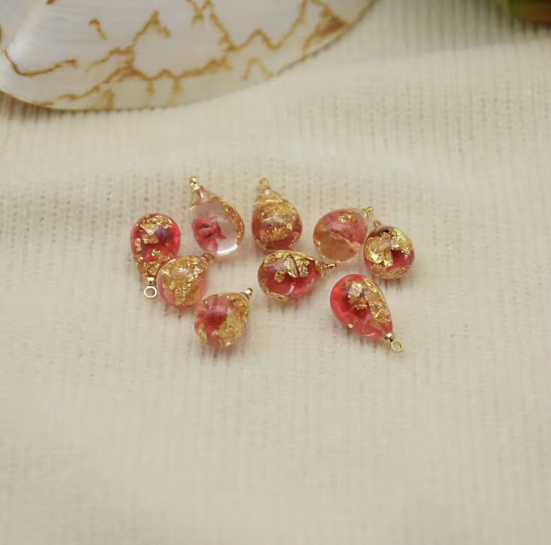 Dried flower resin pendant ( 1 pc ) C1005