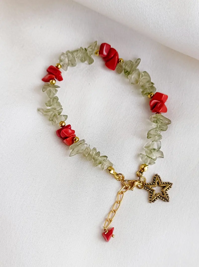 Elegant bracelet with star charm