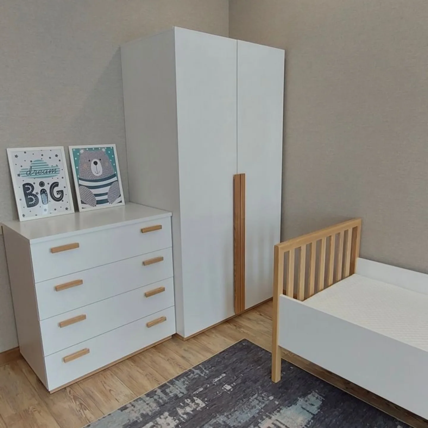 Uşaq yataq otağı üçün çarpayı və dolab dəsti