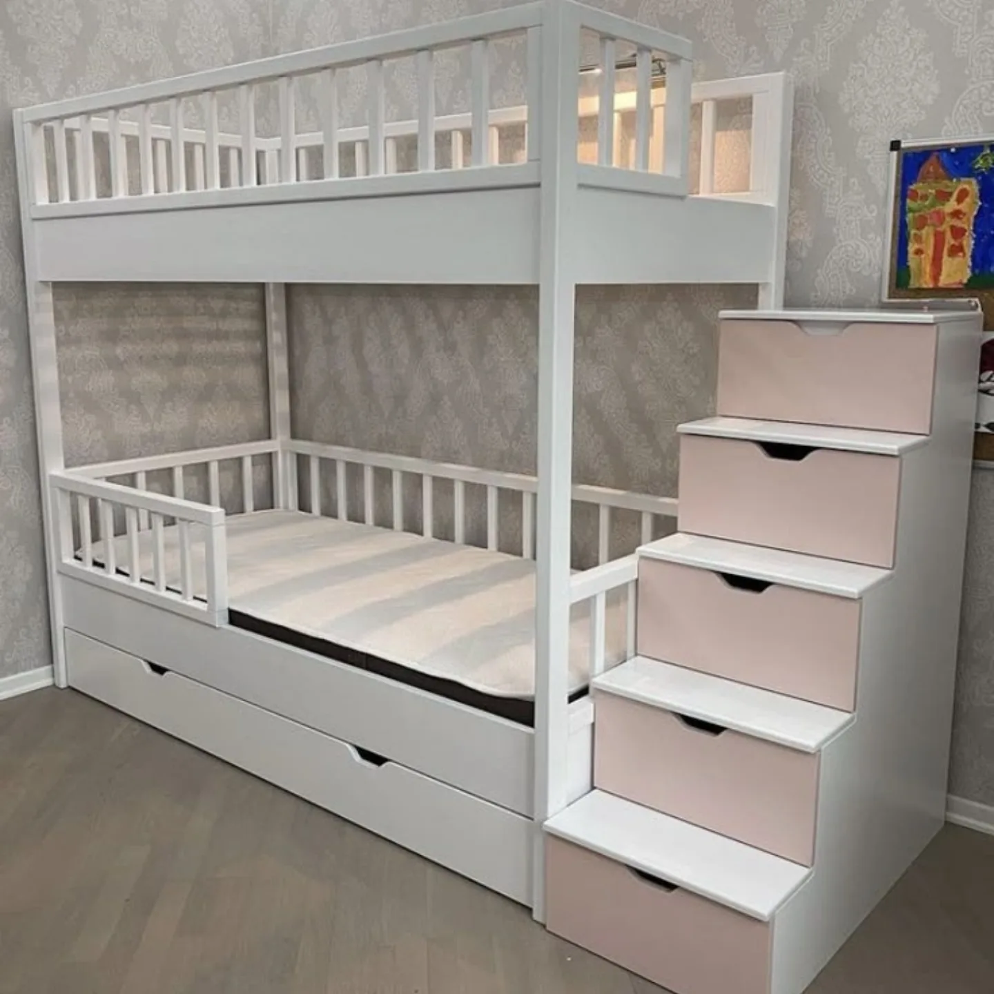 Uşaq yataq otağı üçün çarpayı və dolab dəsti