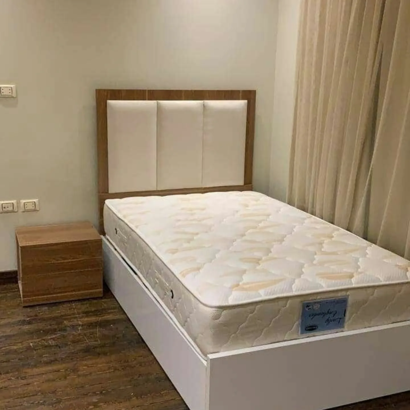 Yataq otağı üçün çarpayı