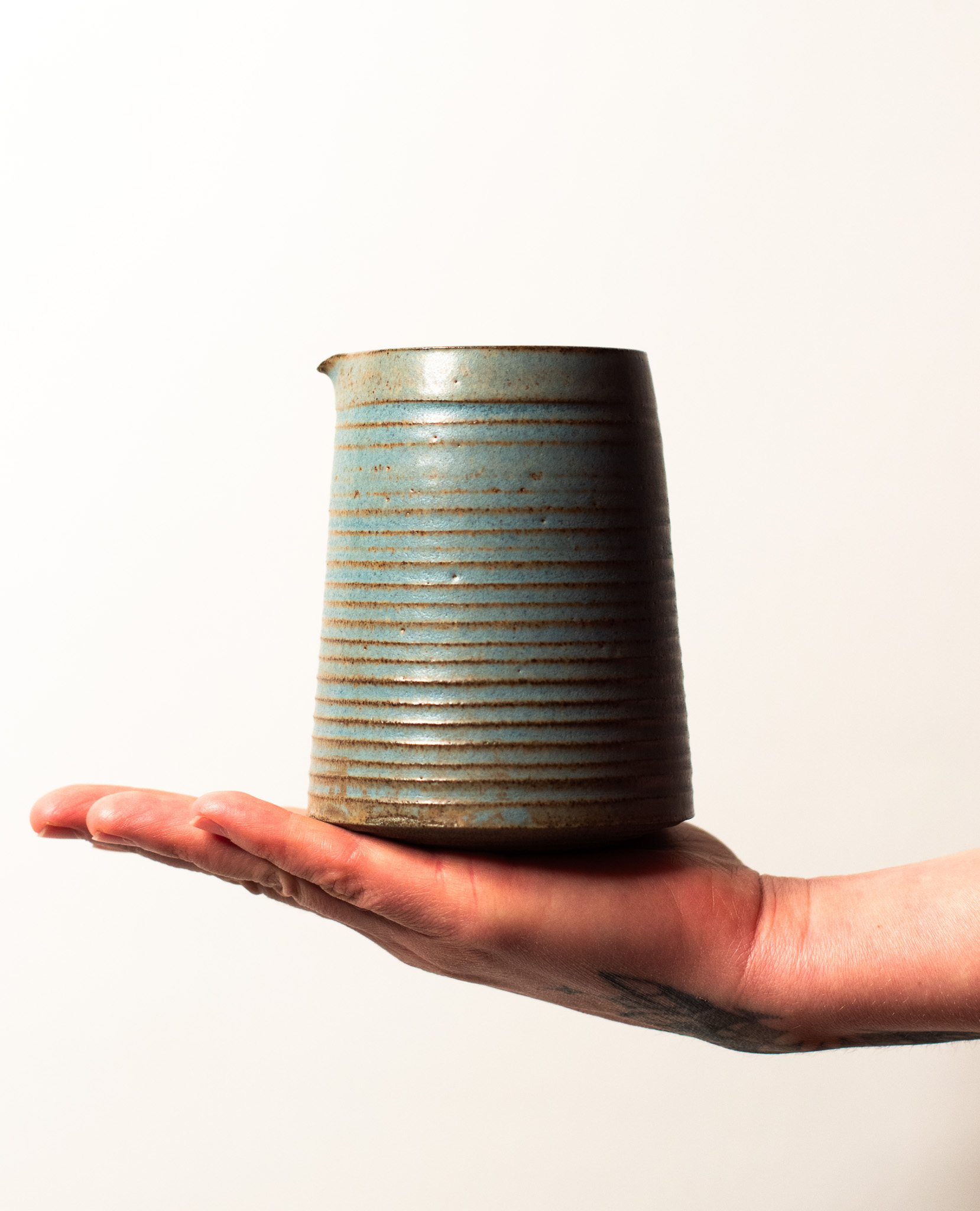 Krug Mittel | Der Schwebende