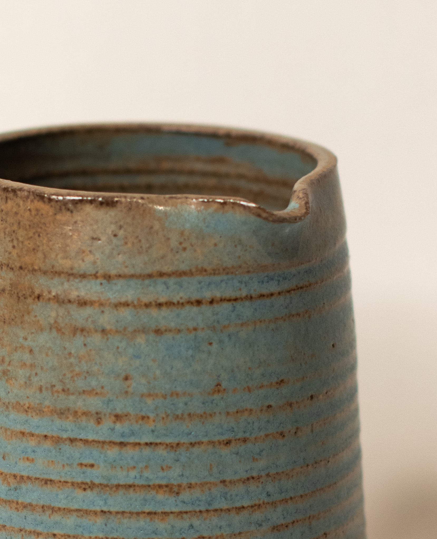 Krug Mittel | Der Schwebende