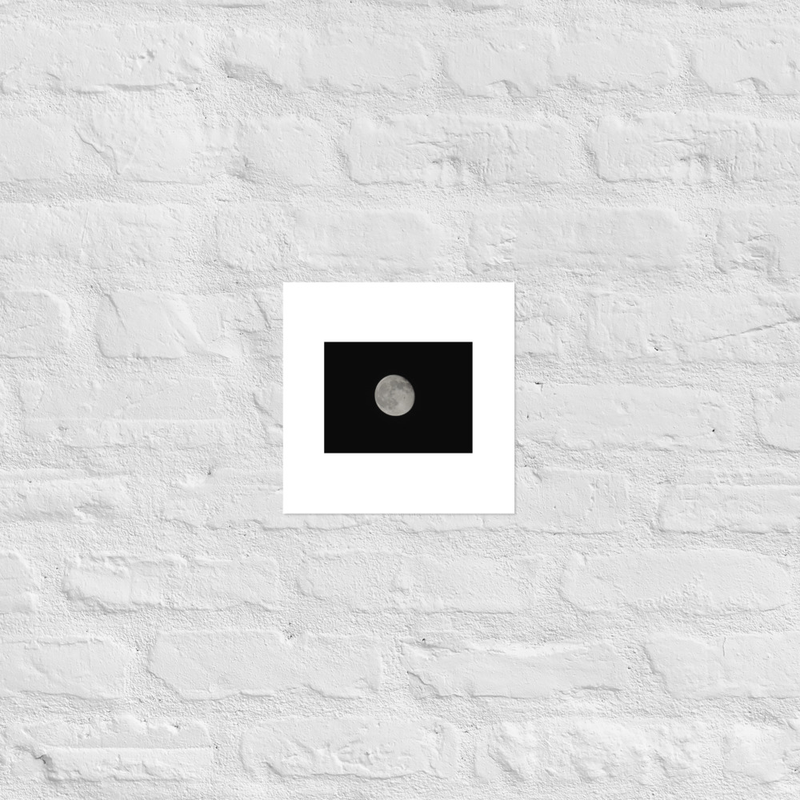 Premium Canva Misteriosa Sombra en la Luna