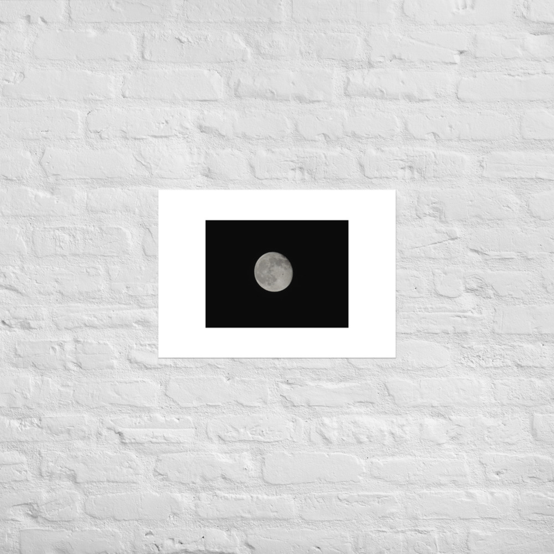 Premium Canva Misteriosa Sombra en la Luna