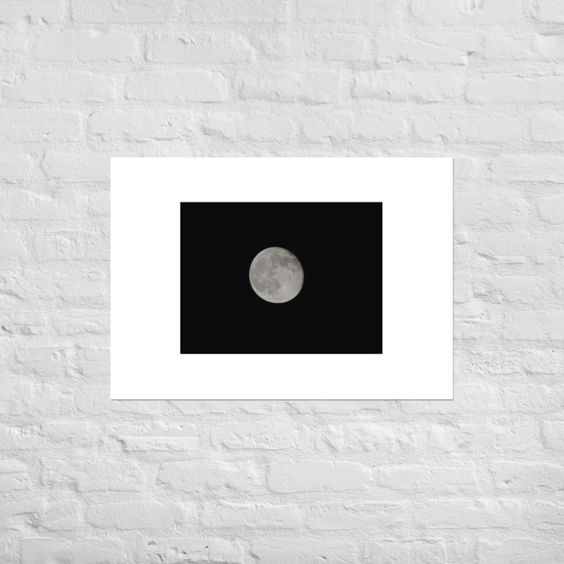 Premium Canva Misteriosa Sombra en la Luna