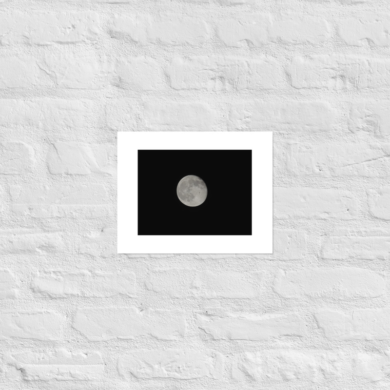 Premium Canva Misteriosa Sombra en la Luna