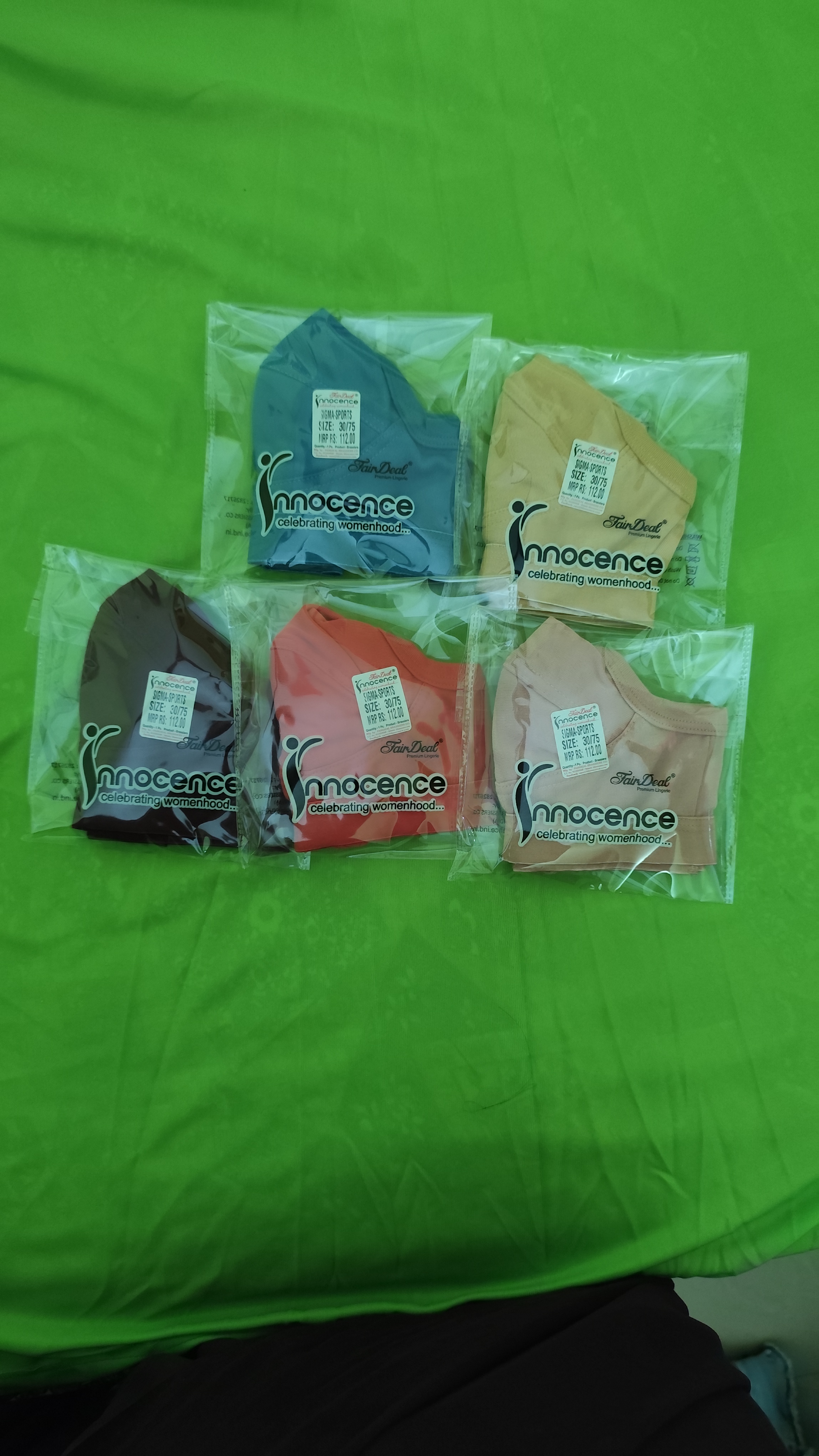 महिलाओं के इनरवियर सेट