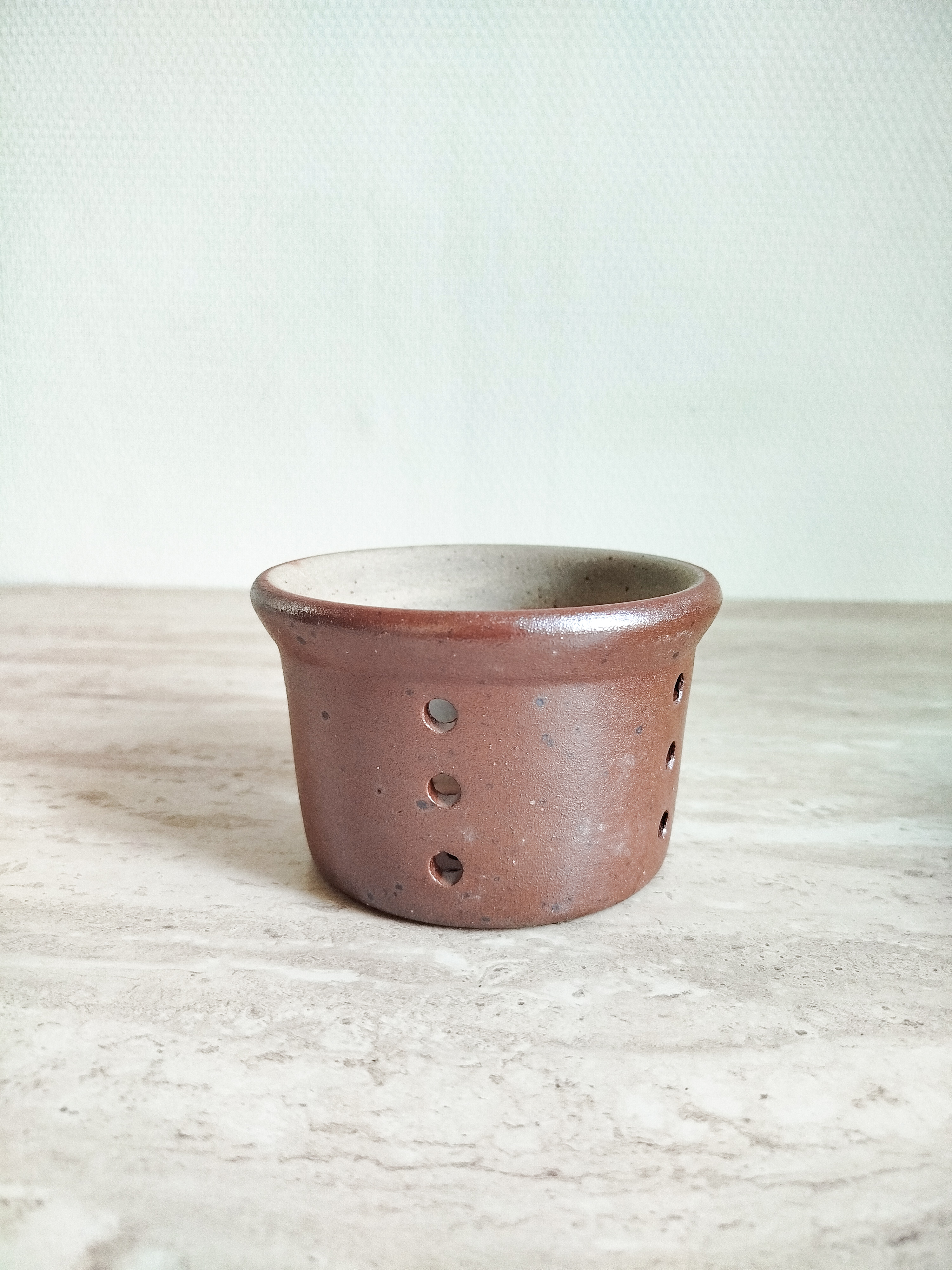 Faisselle marron vintage 
