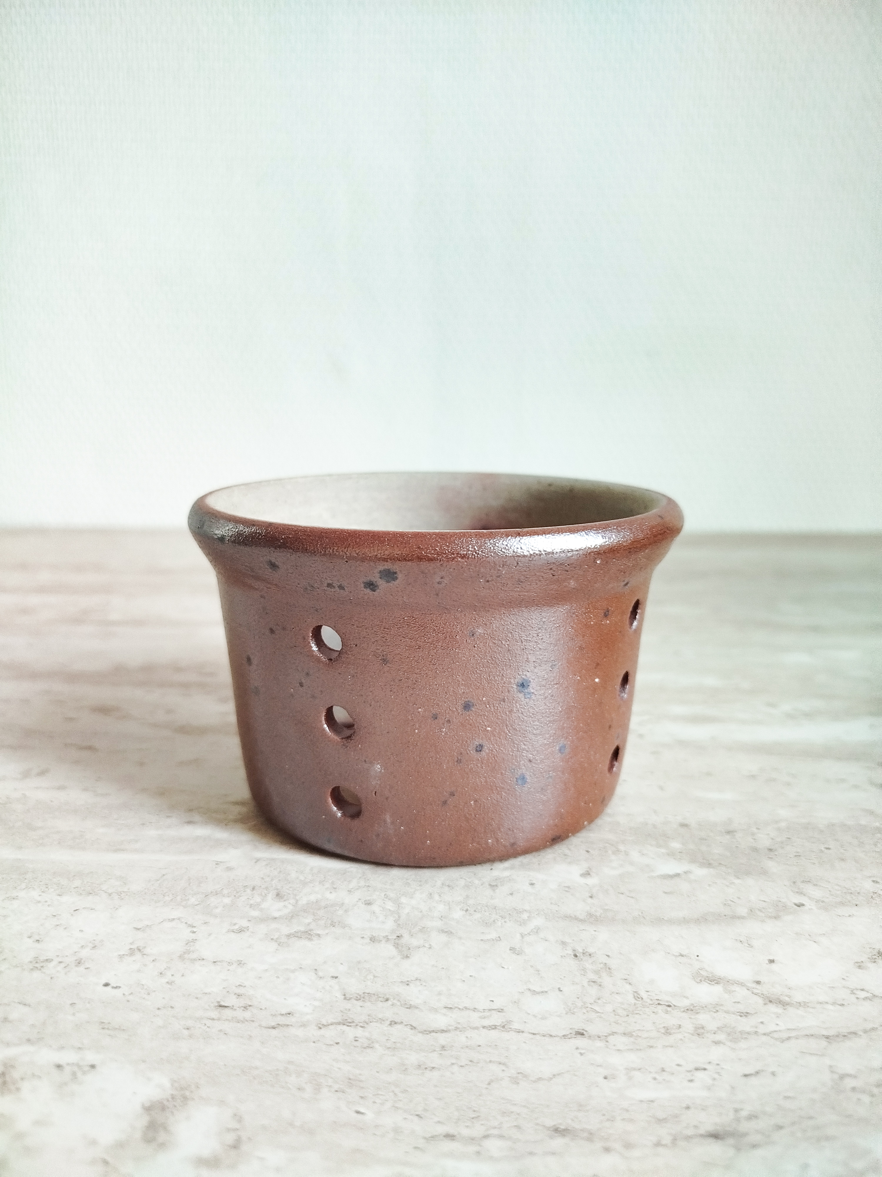 Faisselle marron vintage 