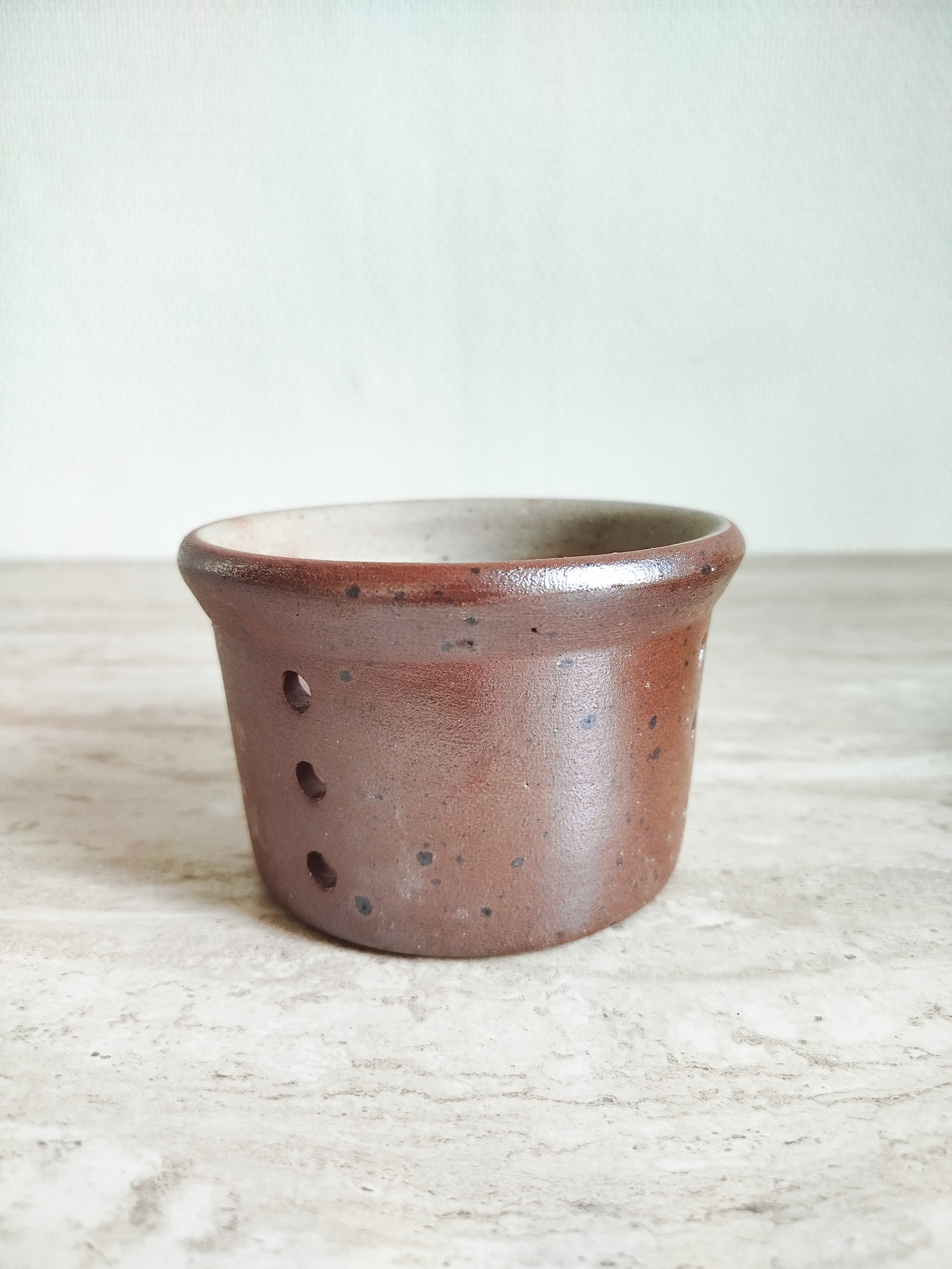 Faisselle marron vintage 