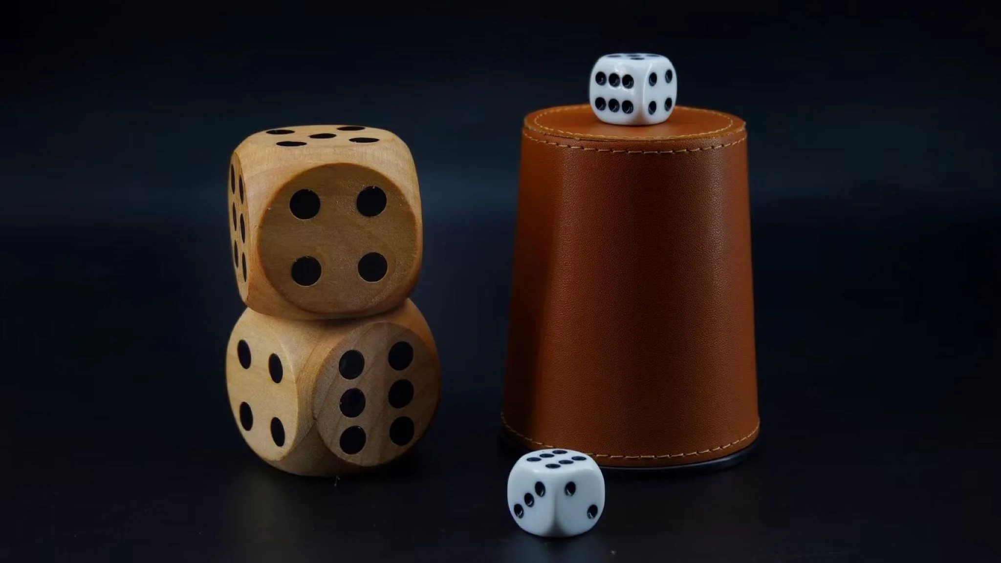 Cup & Dice by Ethan Yip & Magic Express