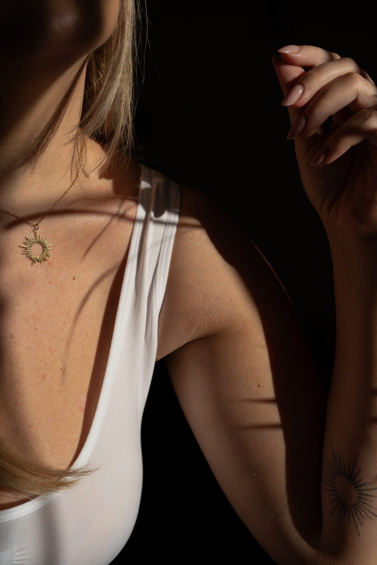 Złoty naszyjnik z celtyckim słońcem