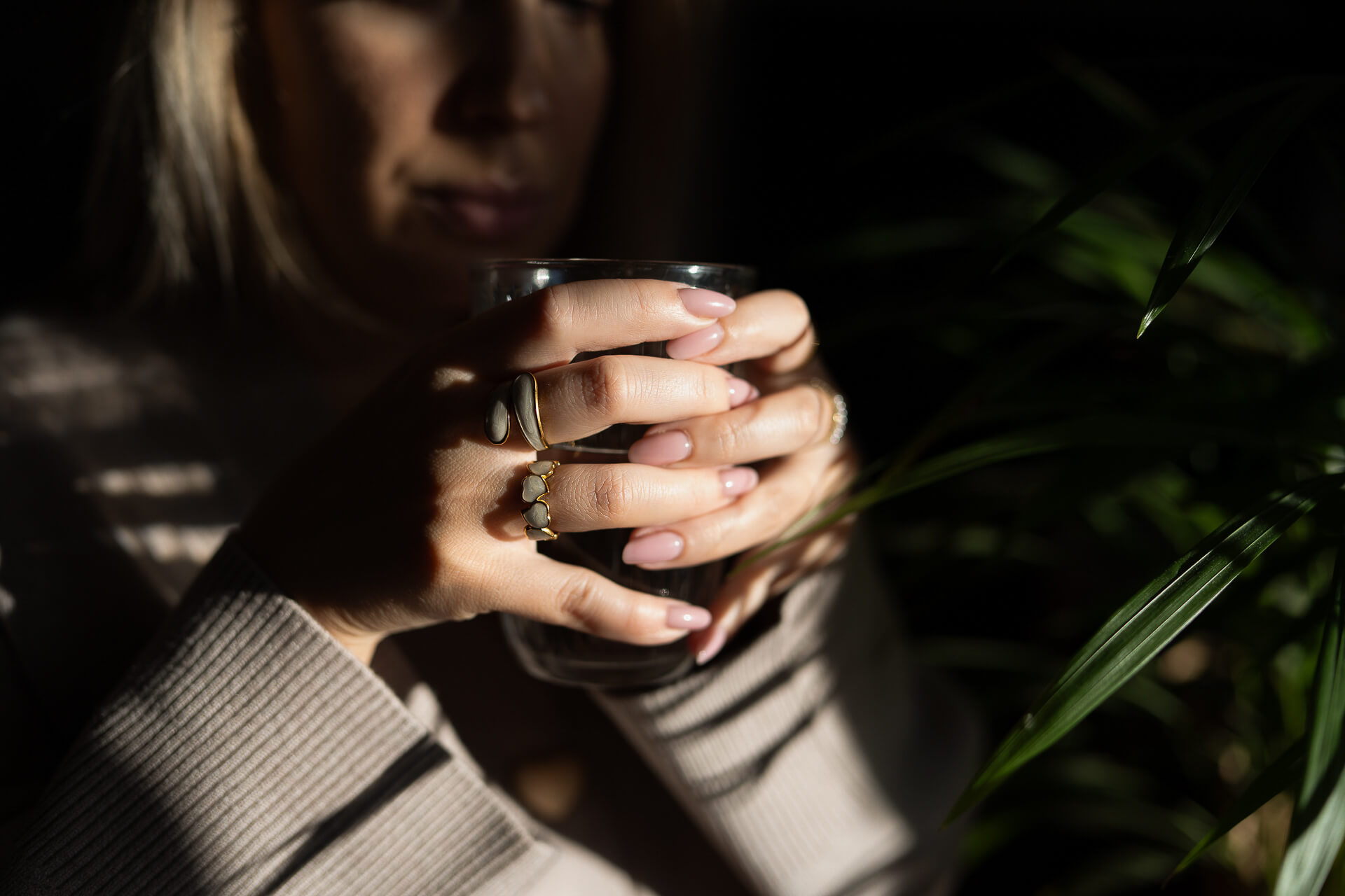 Złoty pierścionek regulowany Love