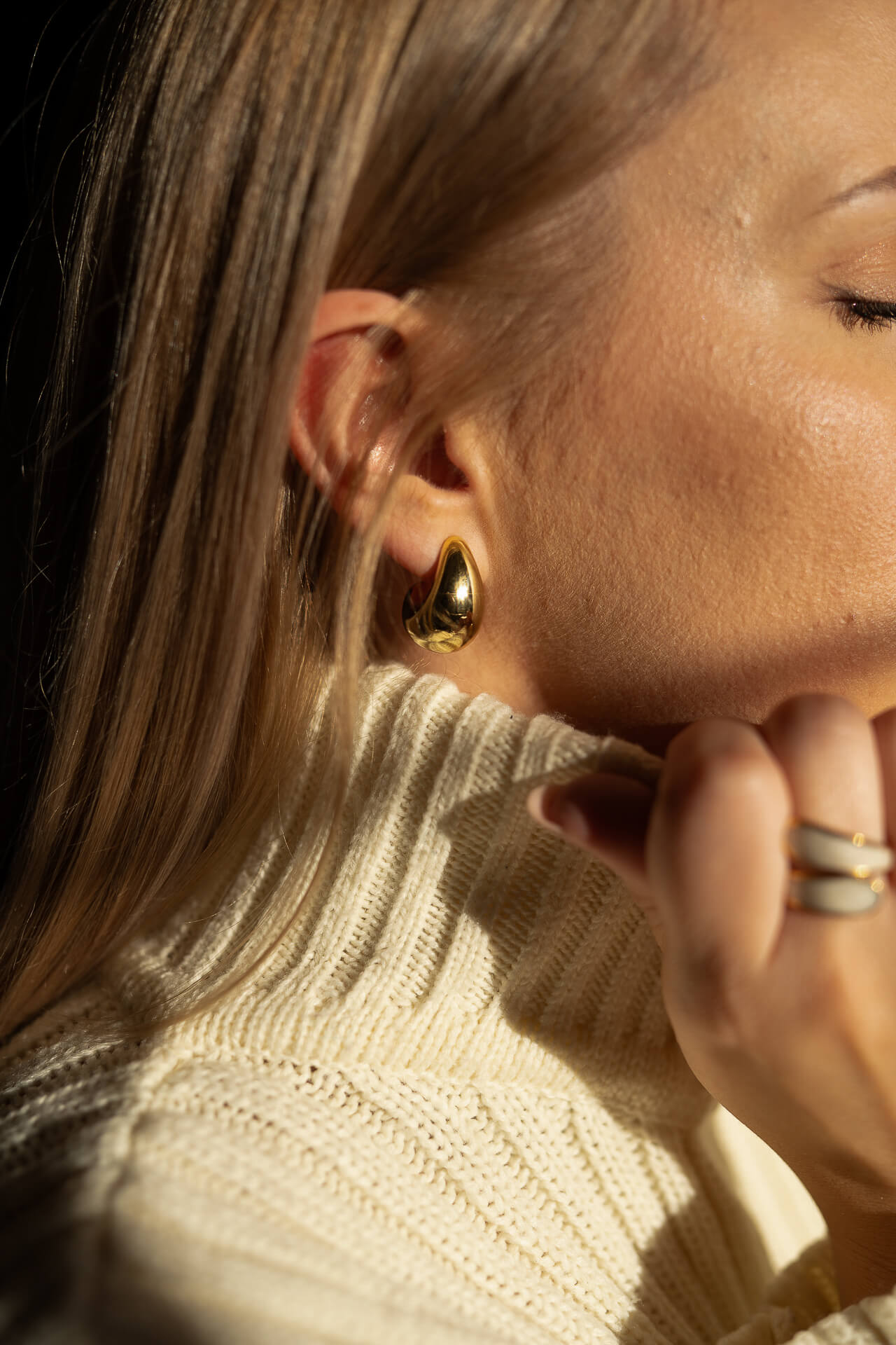 Złote kolczyki dmuchane krople Tear