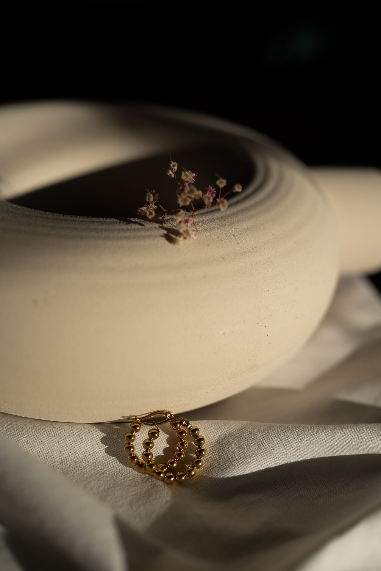 Złote kolczyki okrągłe z koralików Siena