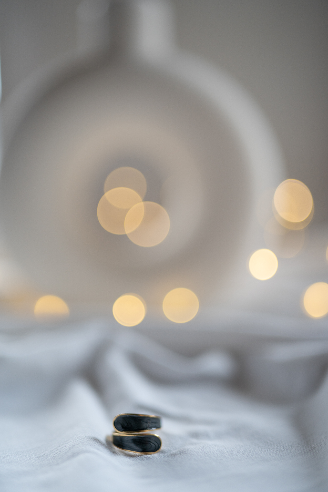 Złoty pierścionek regulowany Noelia Black