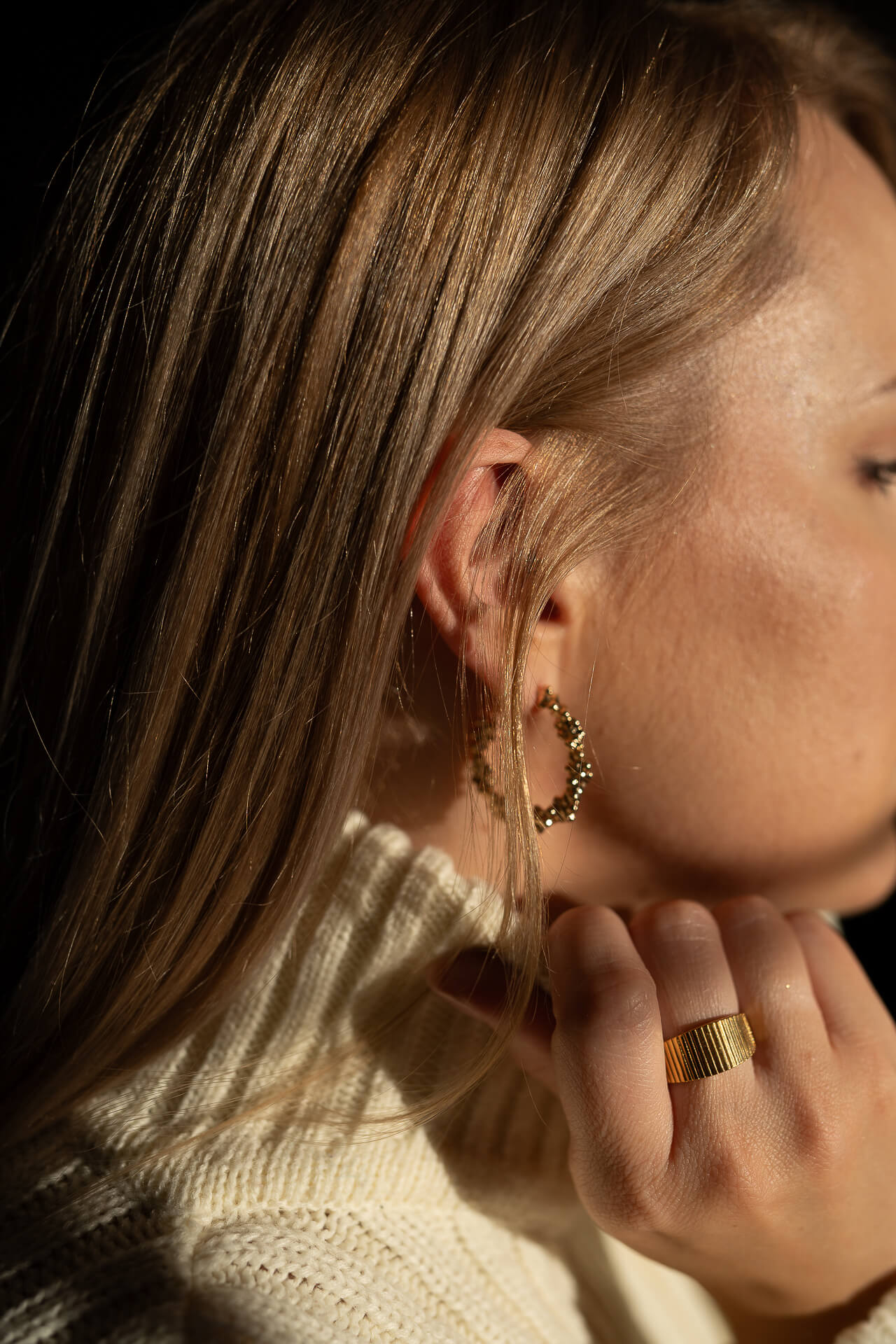 Złoty pierścionek regulowany fakturowany Golden Jungle