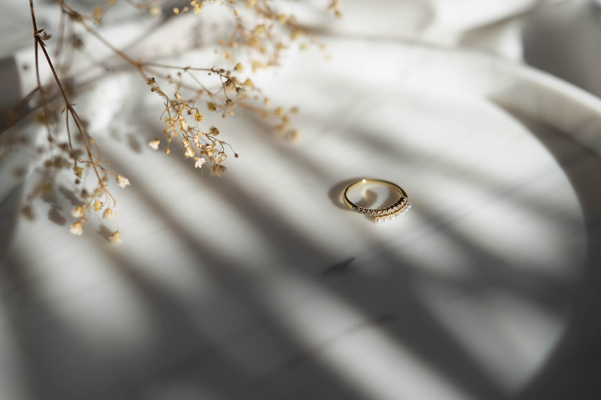 Złoty pierścionek regulowany Pearl Dust