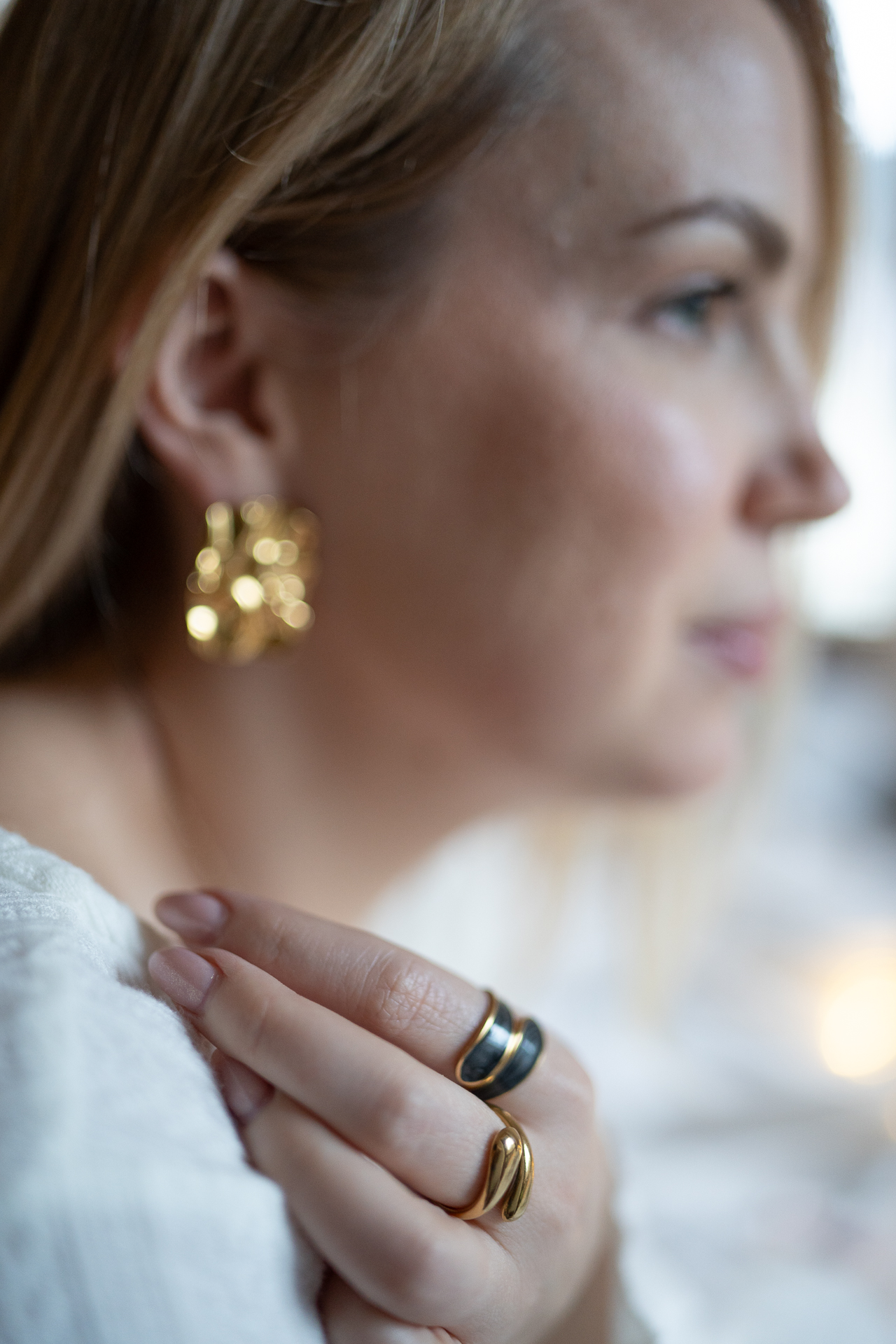 Złoty pierścionek regulowany Noelia Black