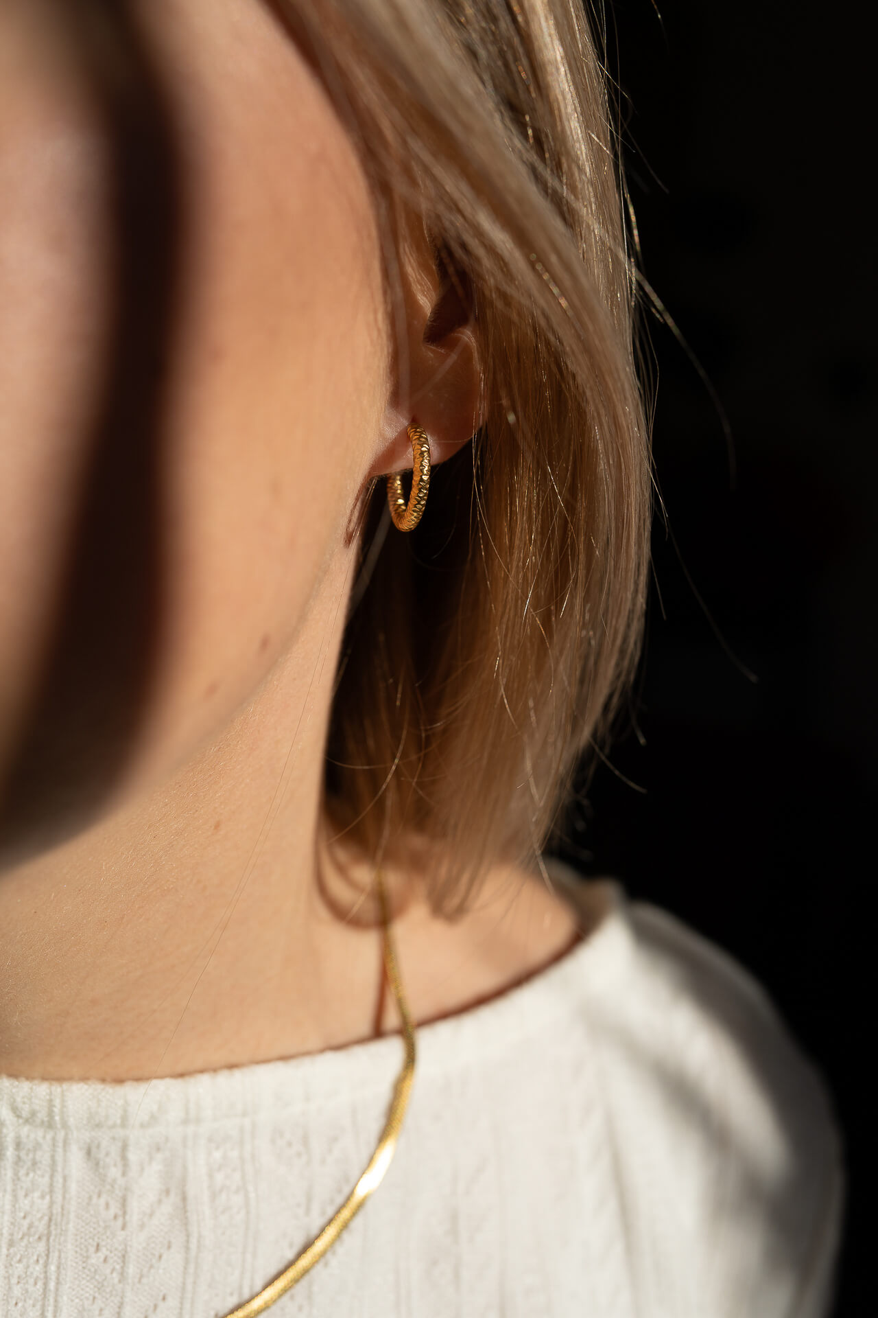 Złote kolczyki okrągłe Classic młotkowane