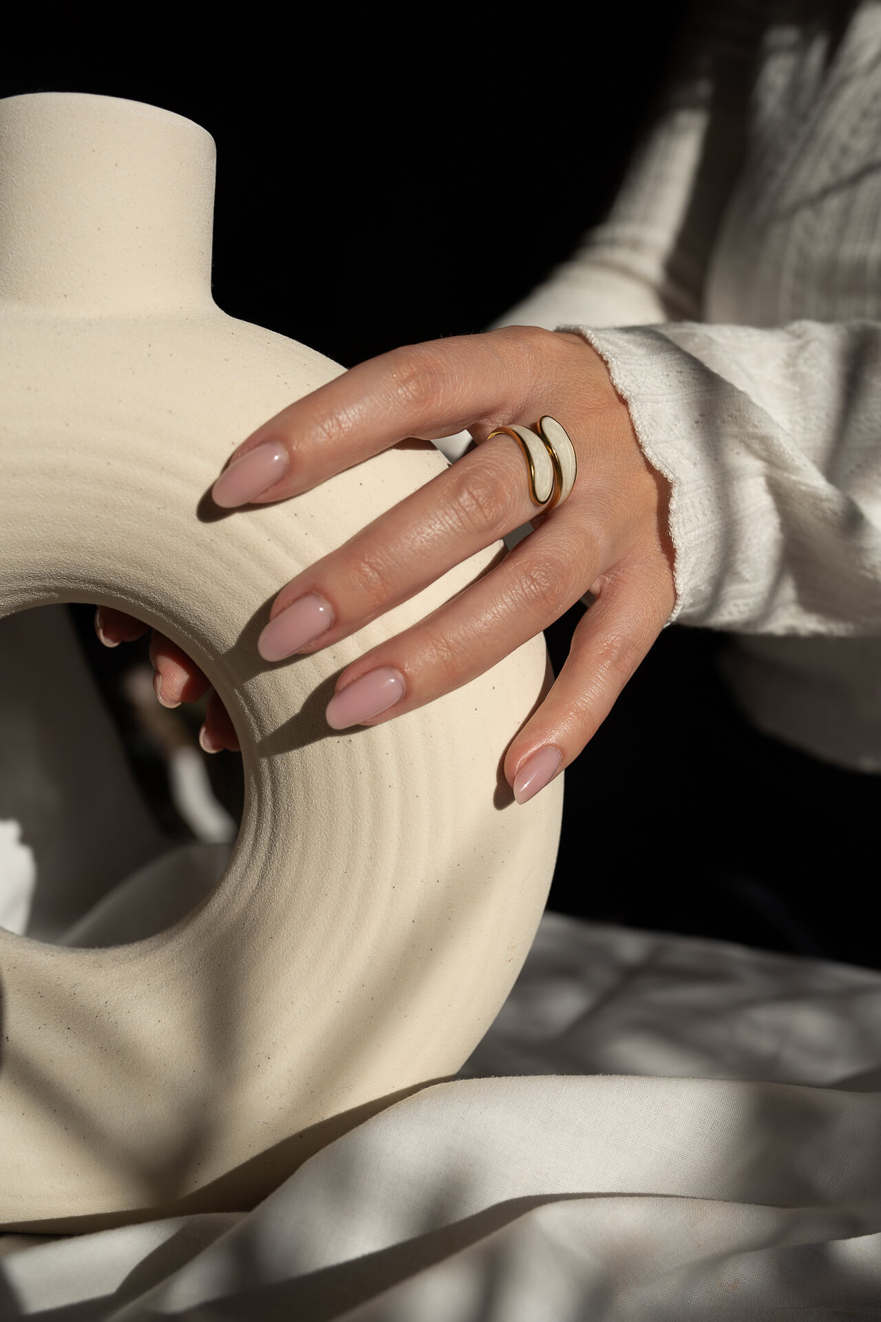 Złoty pierścionek regulowany Noelia White