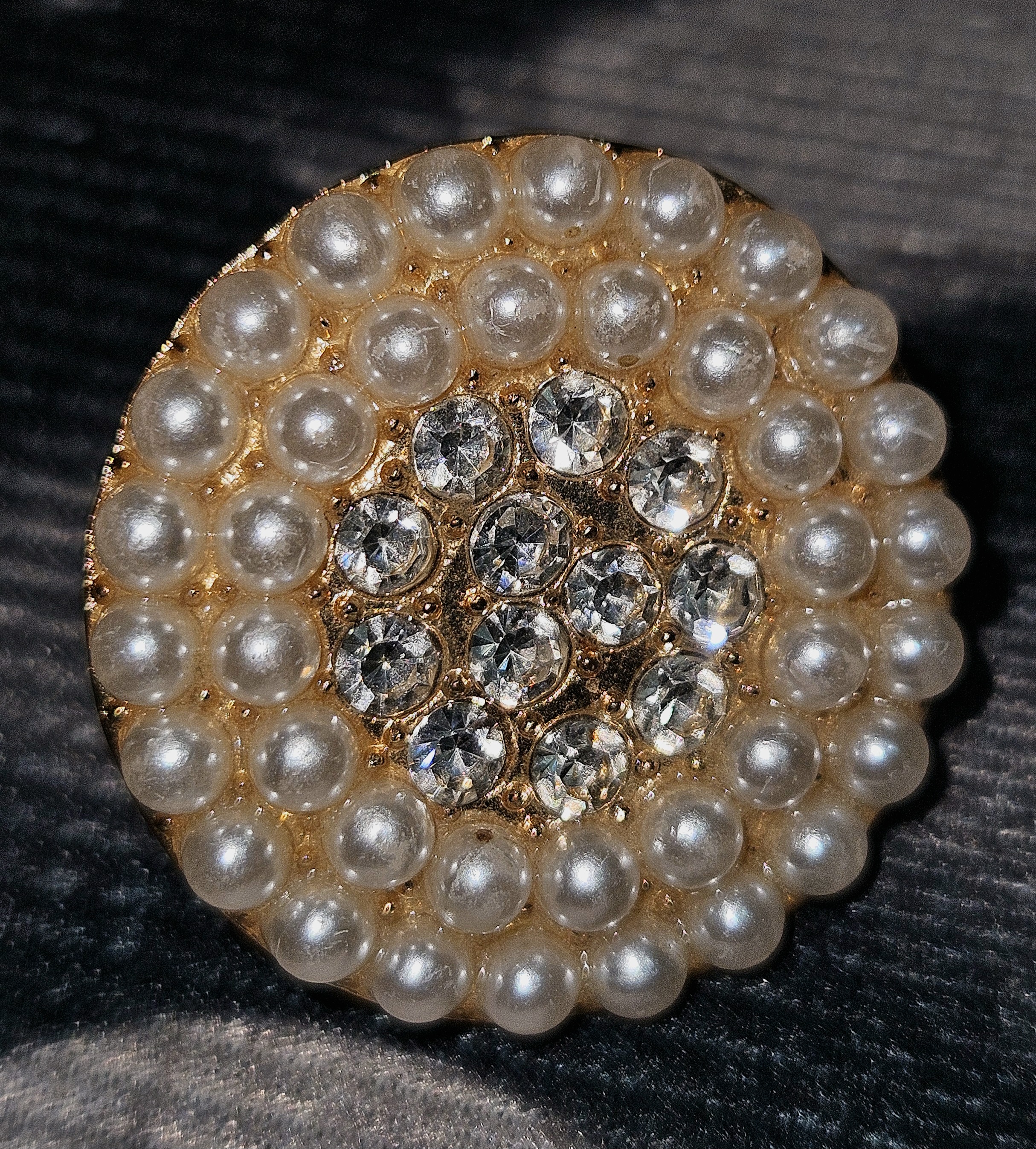 Pearl Radiance – Circular Halo Statement Ring