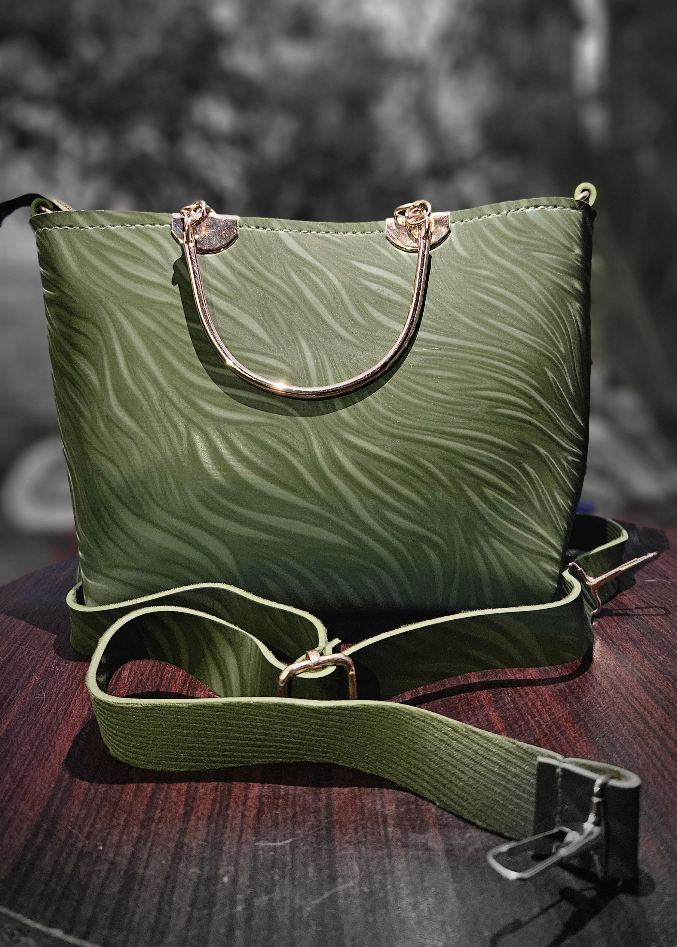Embossed Leaf Pattern Handbag