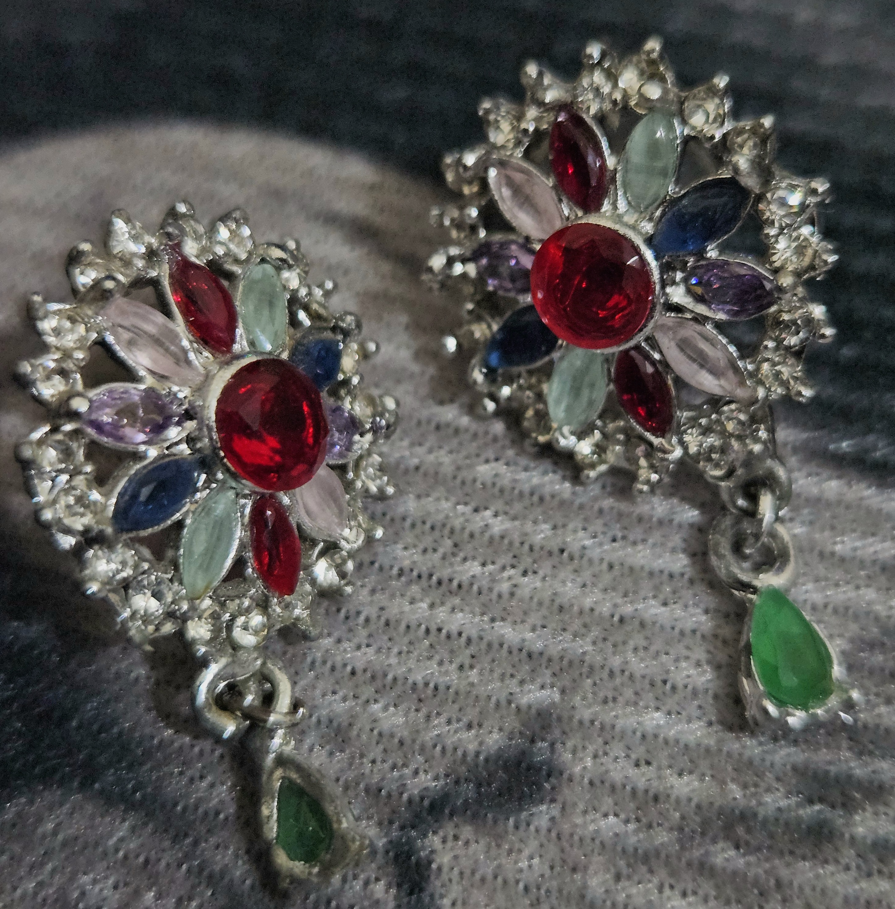 Jewel Radiance – Multicolor Floral Drop Earrings