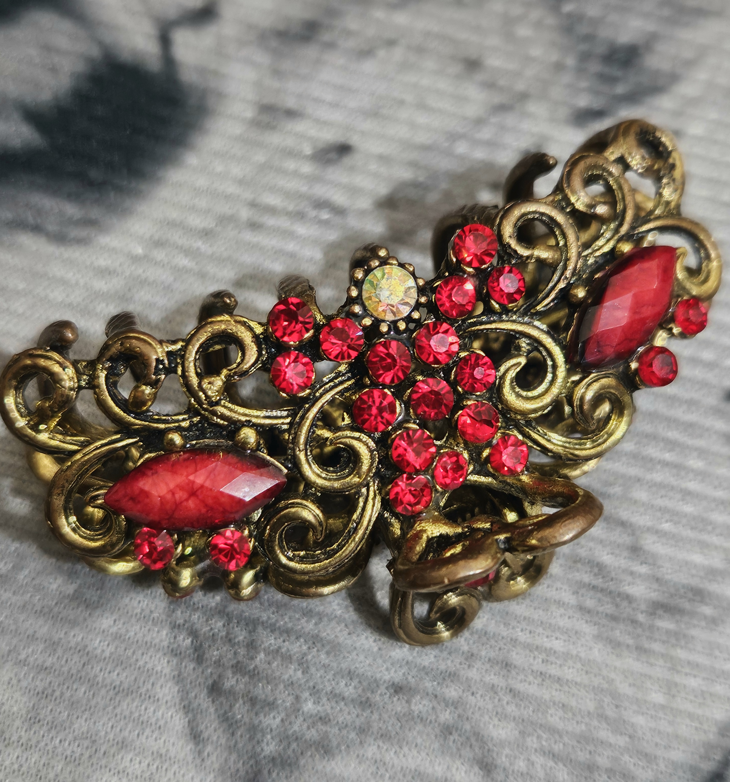 Maharani Bloom – Red Gemstone Antique Hair Clip