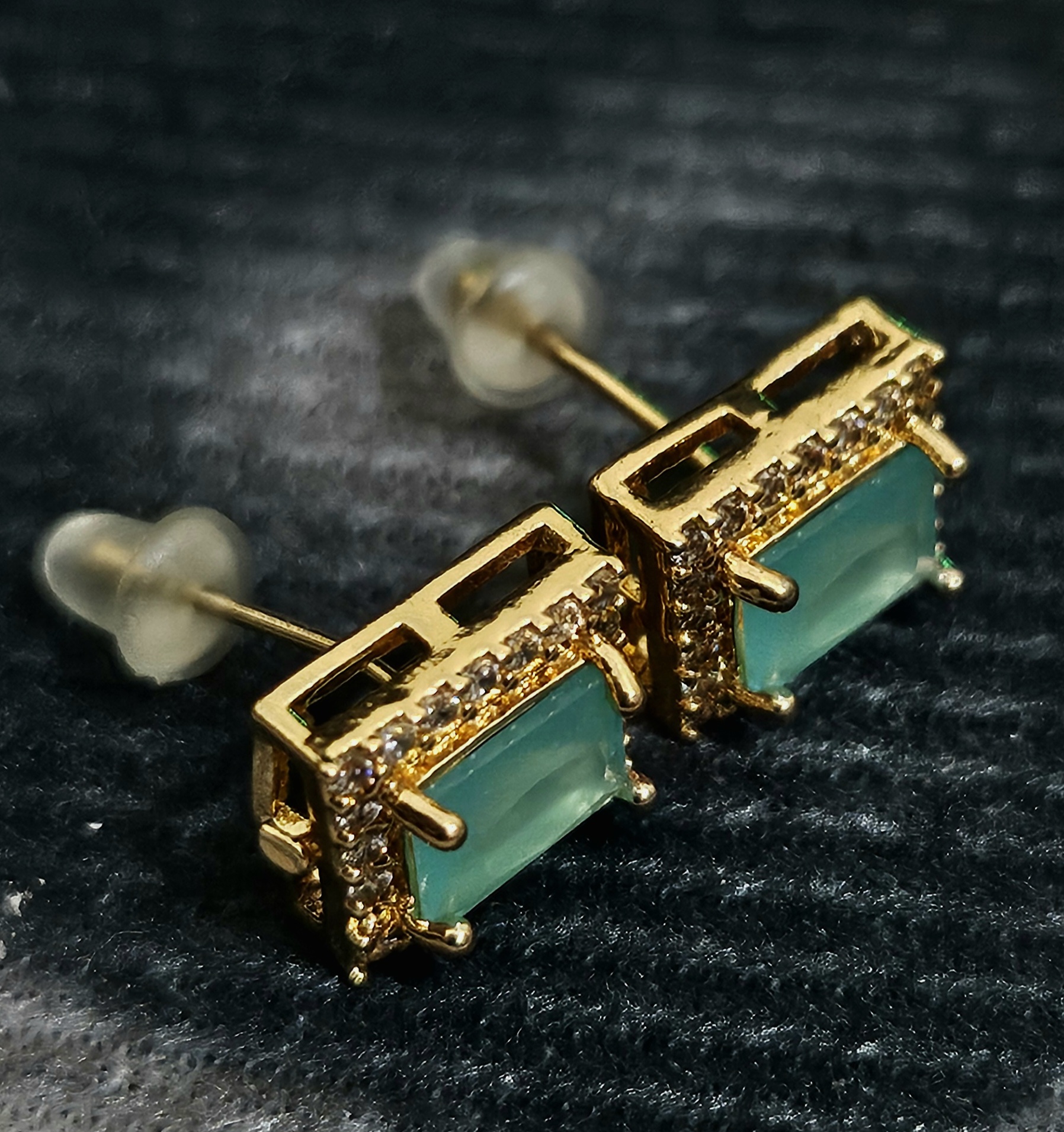 Emerald Halo – Green Gemstone Stud Earrings