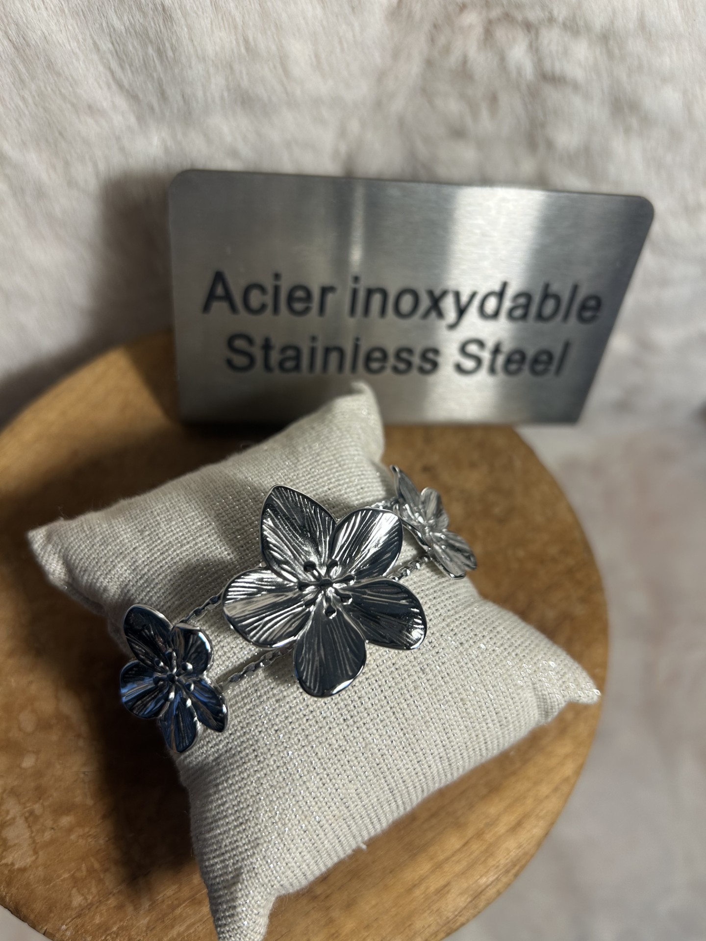 Bracelet fleuri en acier inoxydable