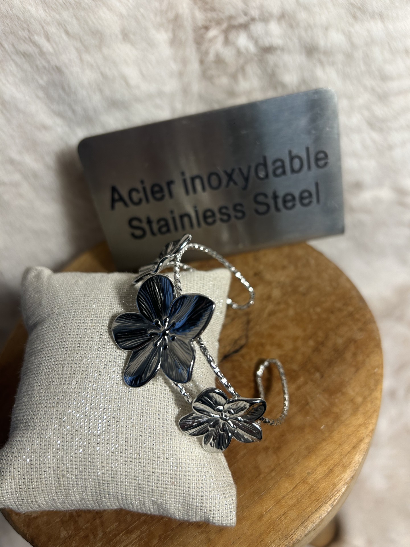 Bracelet fleuri en acier inoxydable