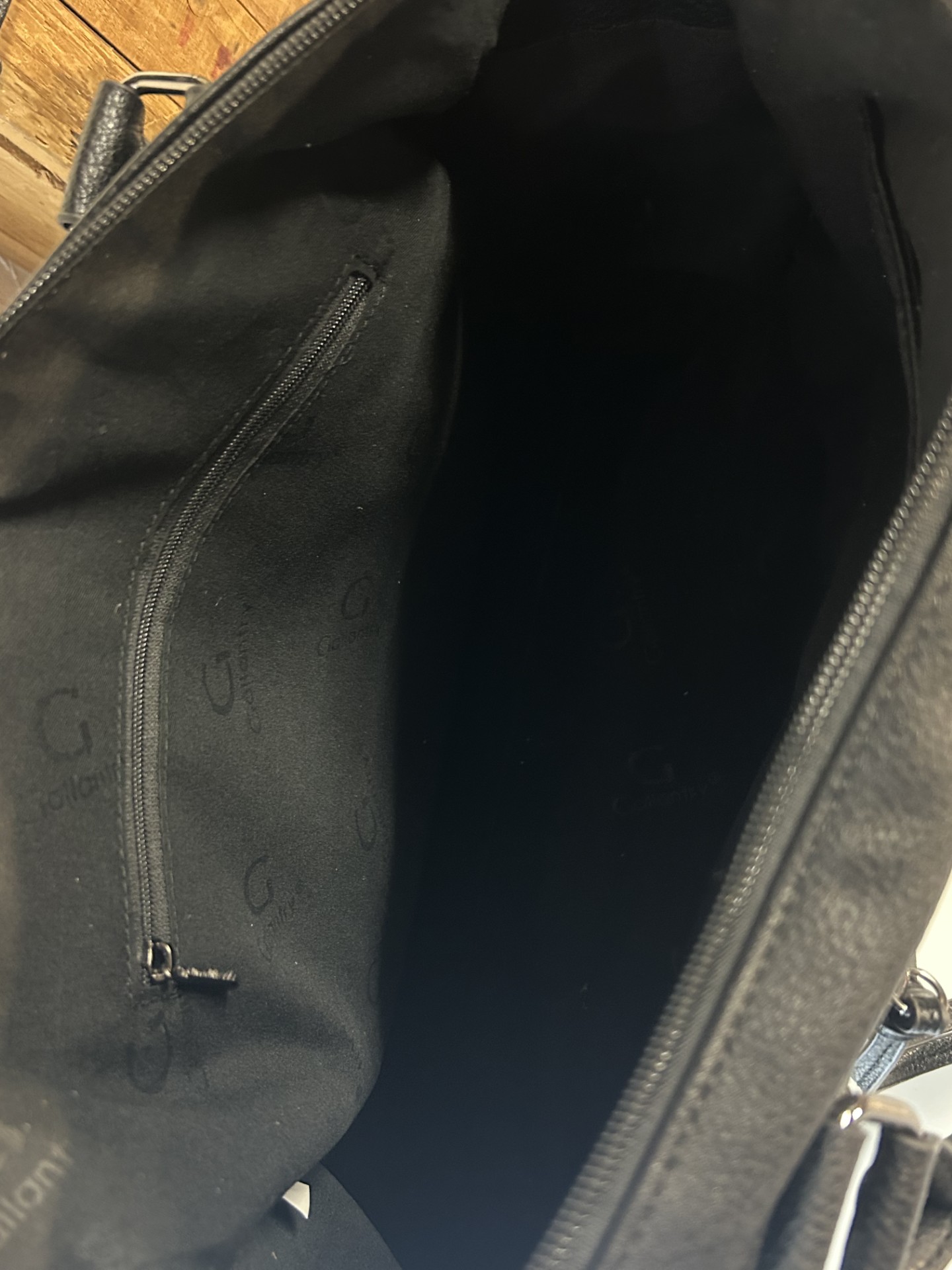 Sac à main en simili-cuir noir