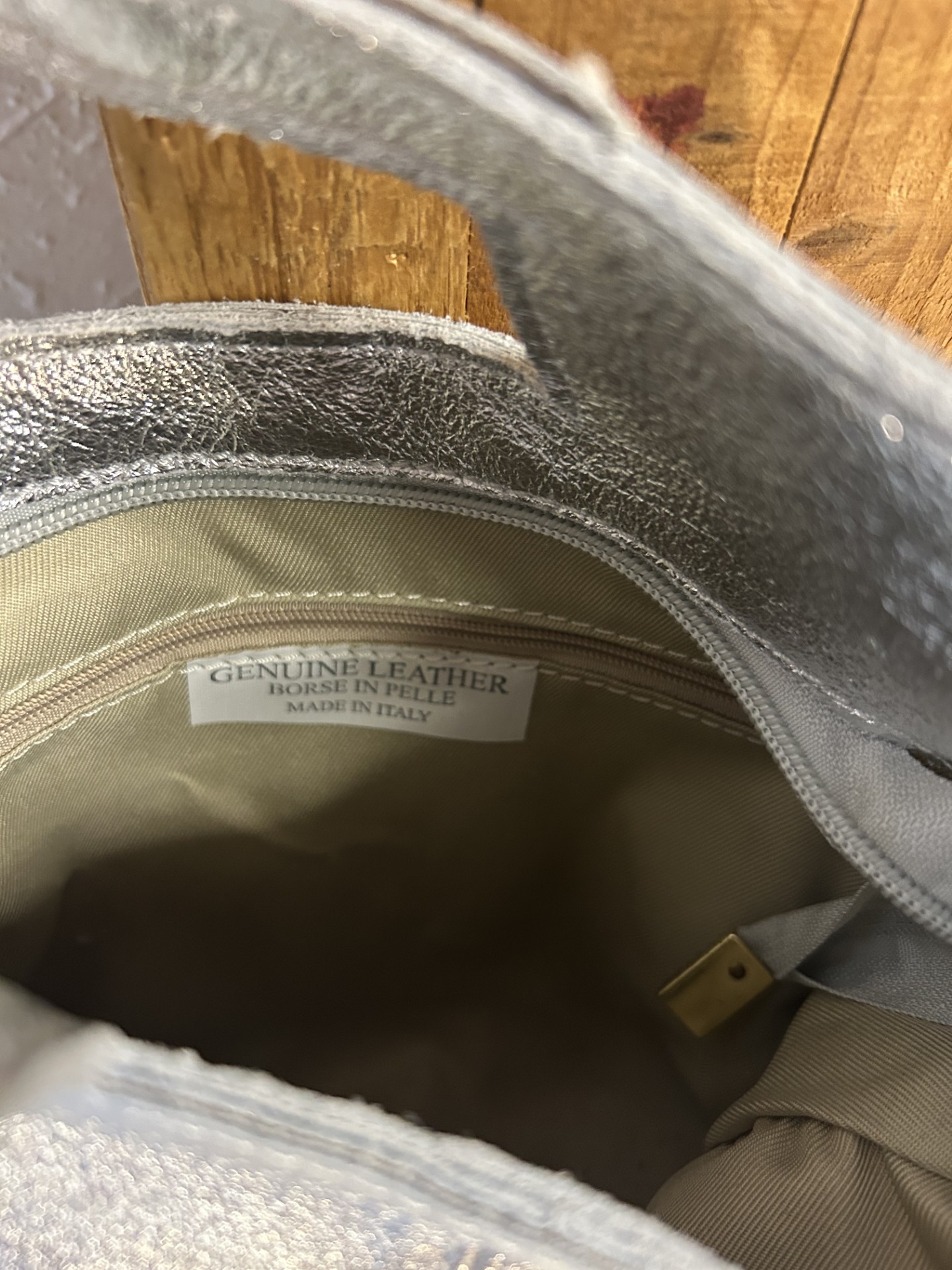 Sac à main argenté à franges