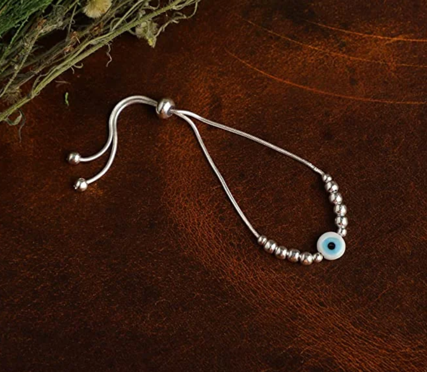 Chain Bracelet with Cat Eye