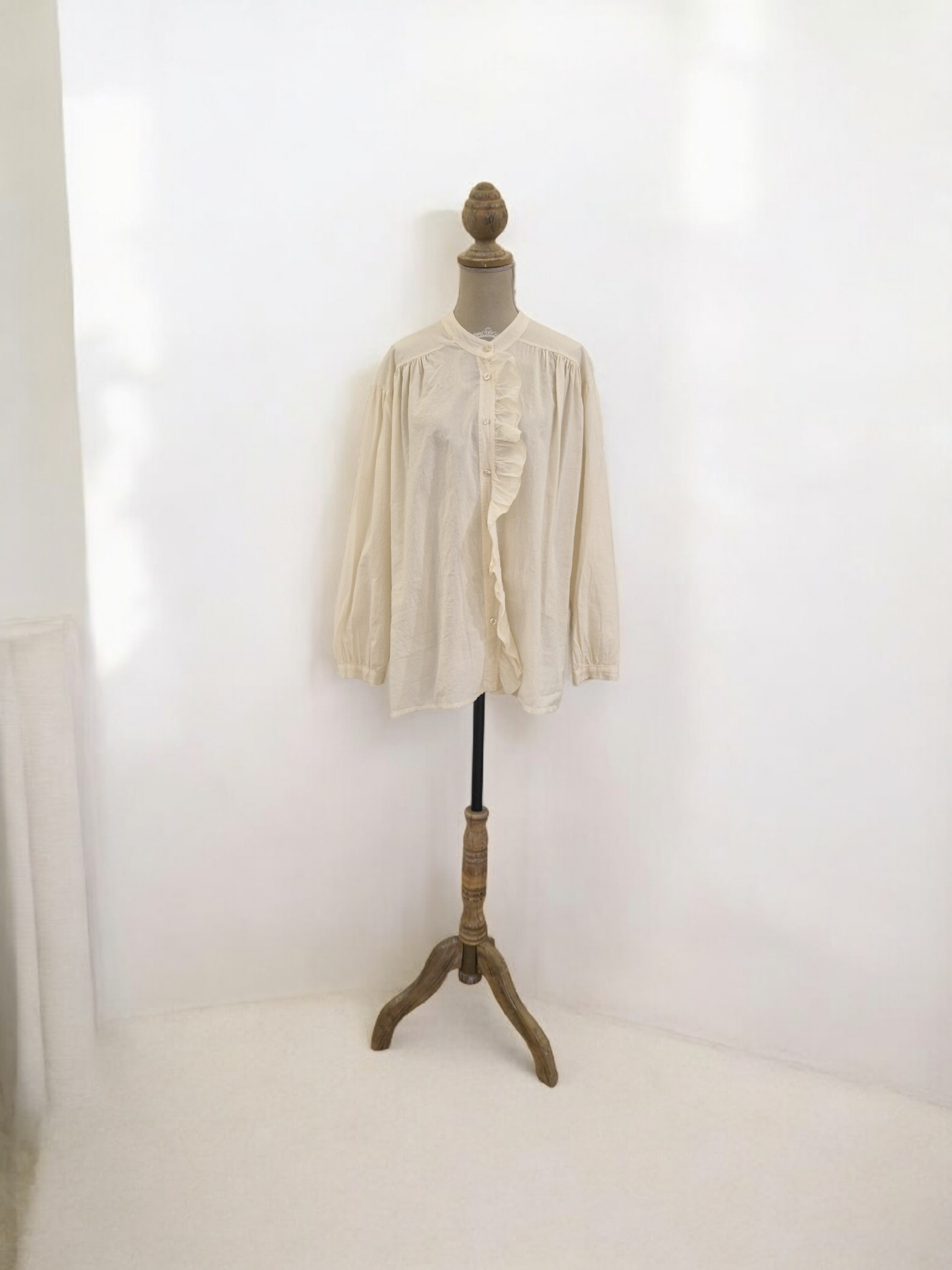 Camisa beige volante