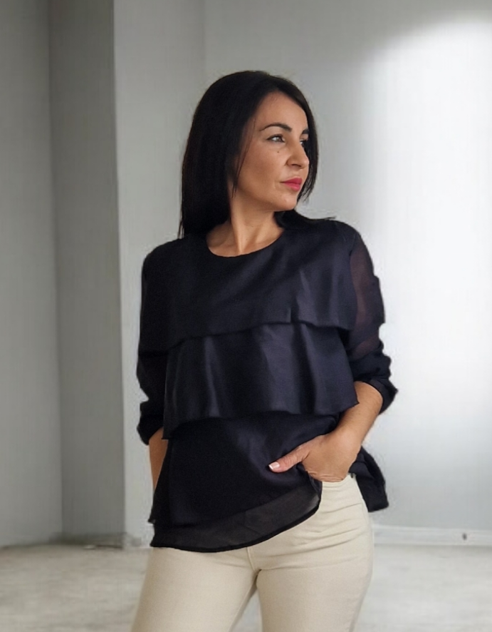 Blusa negra volantes 