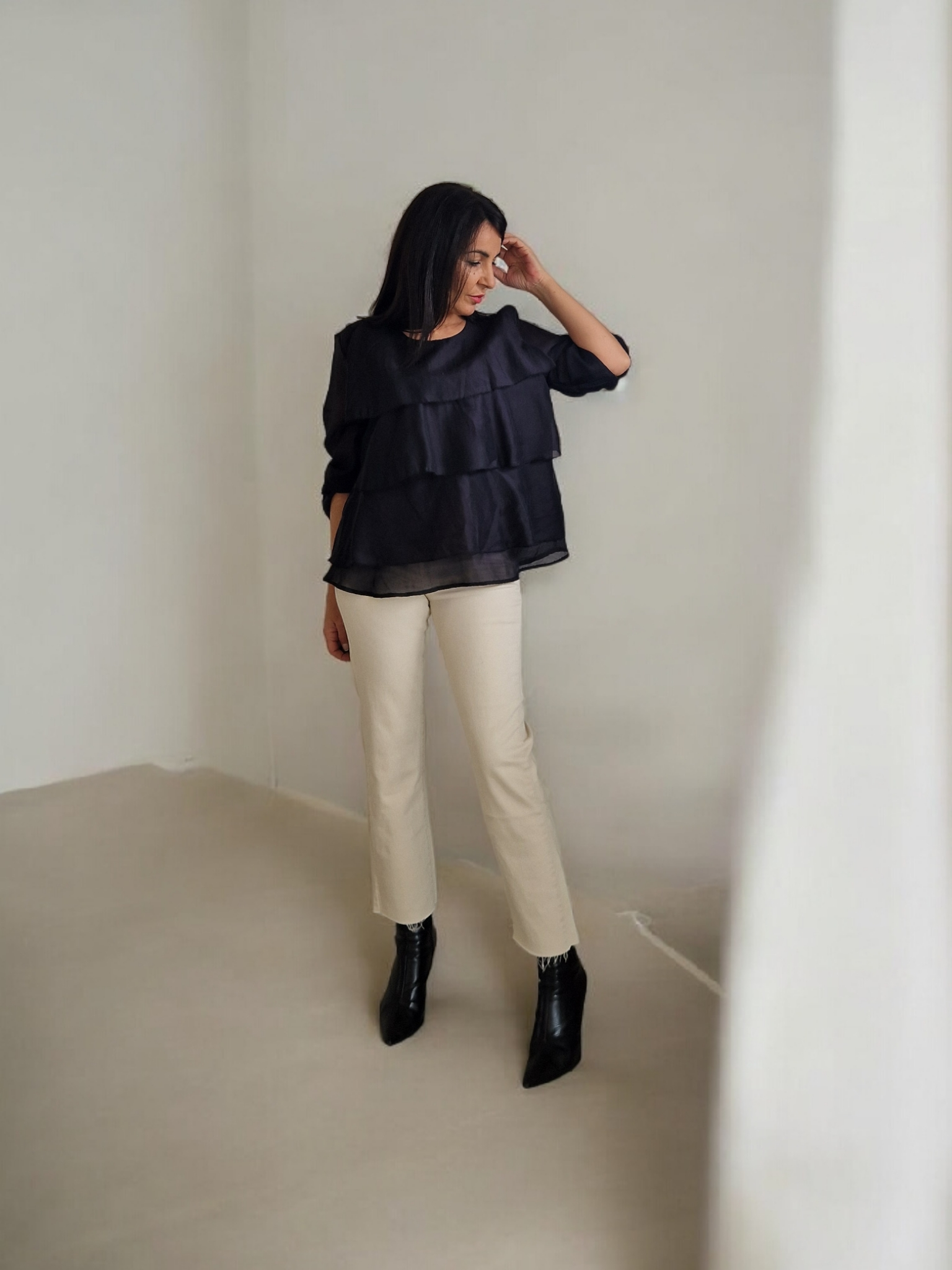 Blusa negra volantes 