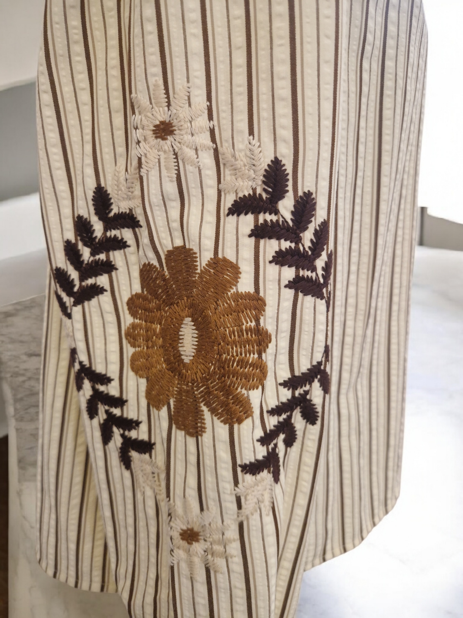 Camisa rayas manga bordada