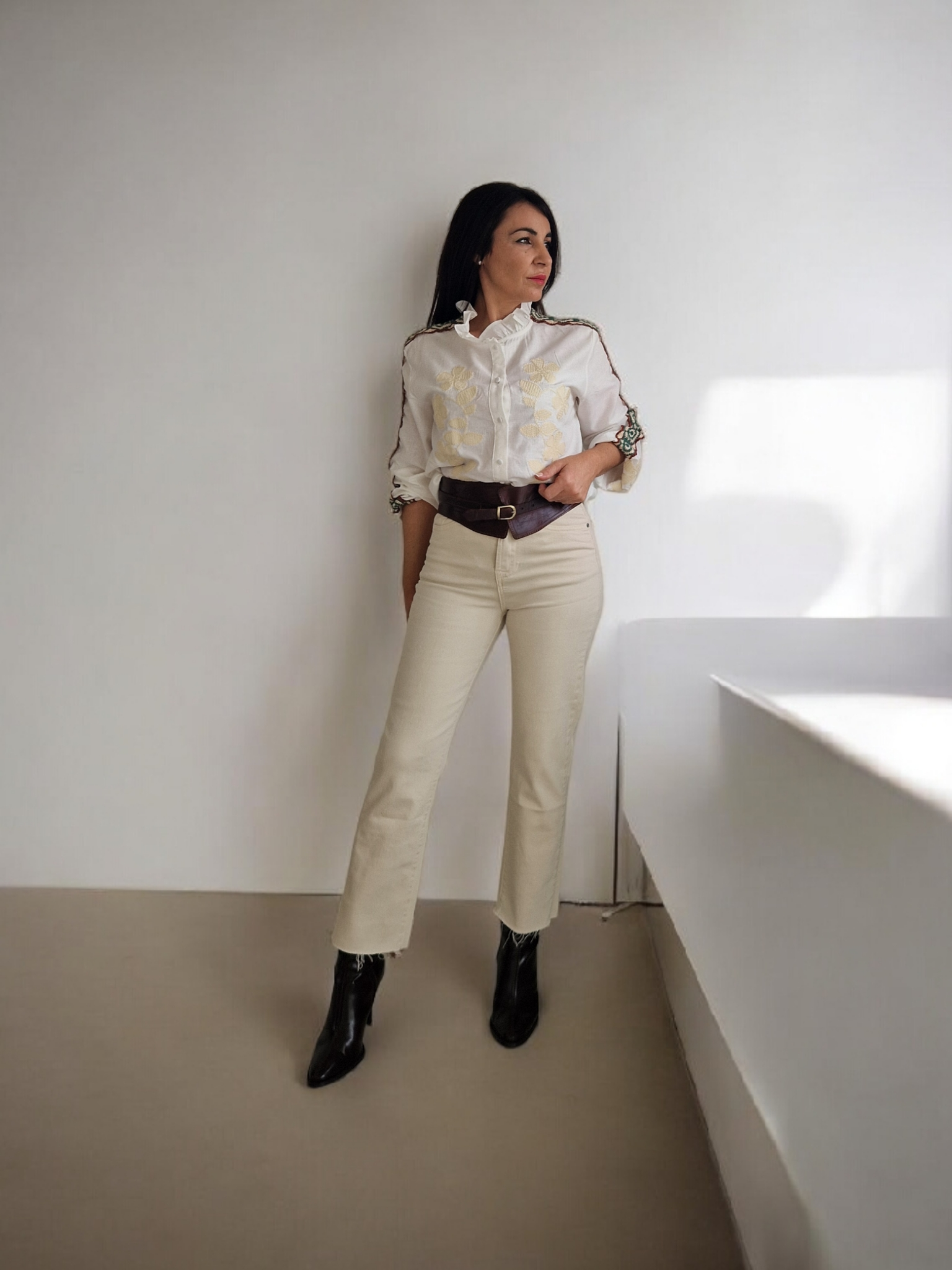 Camisa blanca bordado beige 