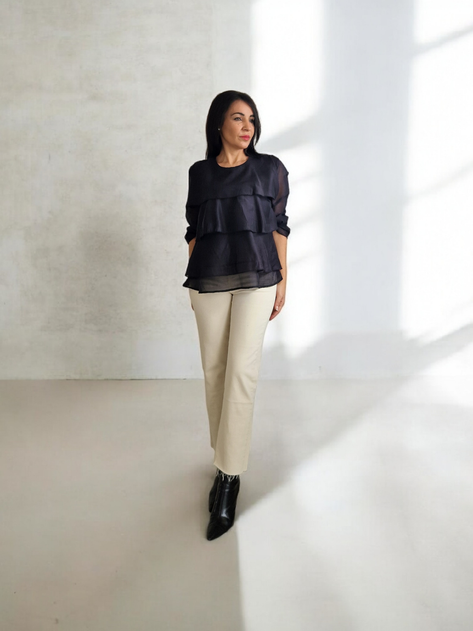 Blusa negra volantes 