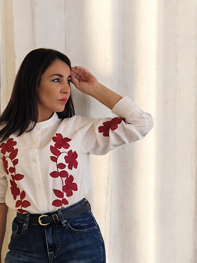 Camisa bordada burdeos