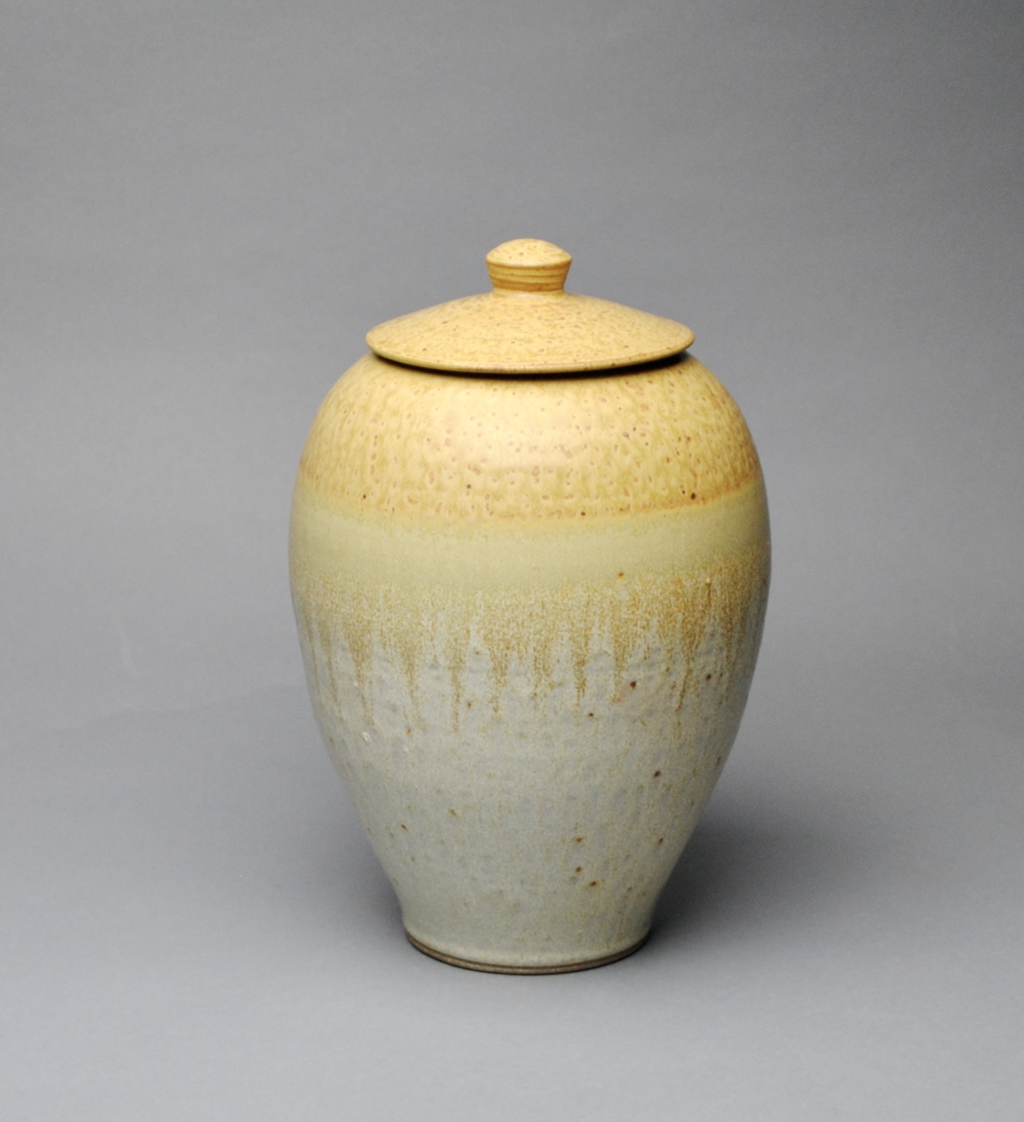 Covered jar Handmade Y 69 