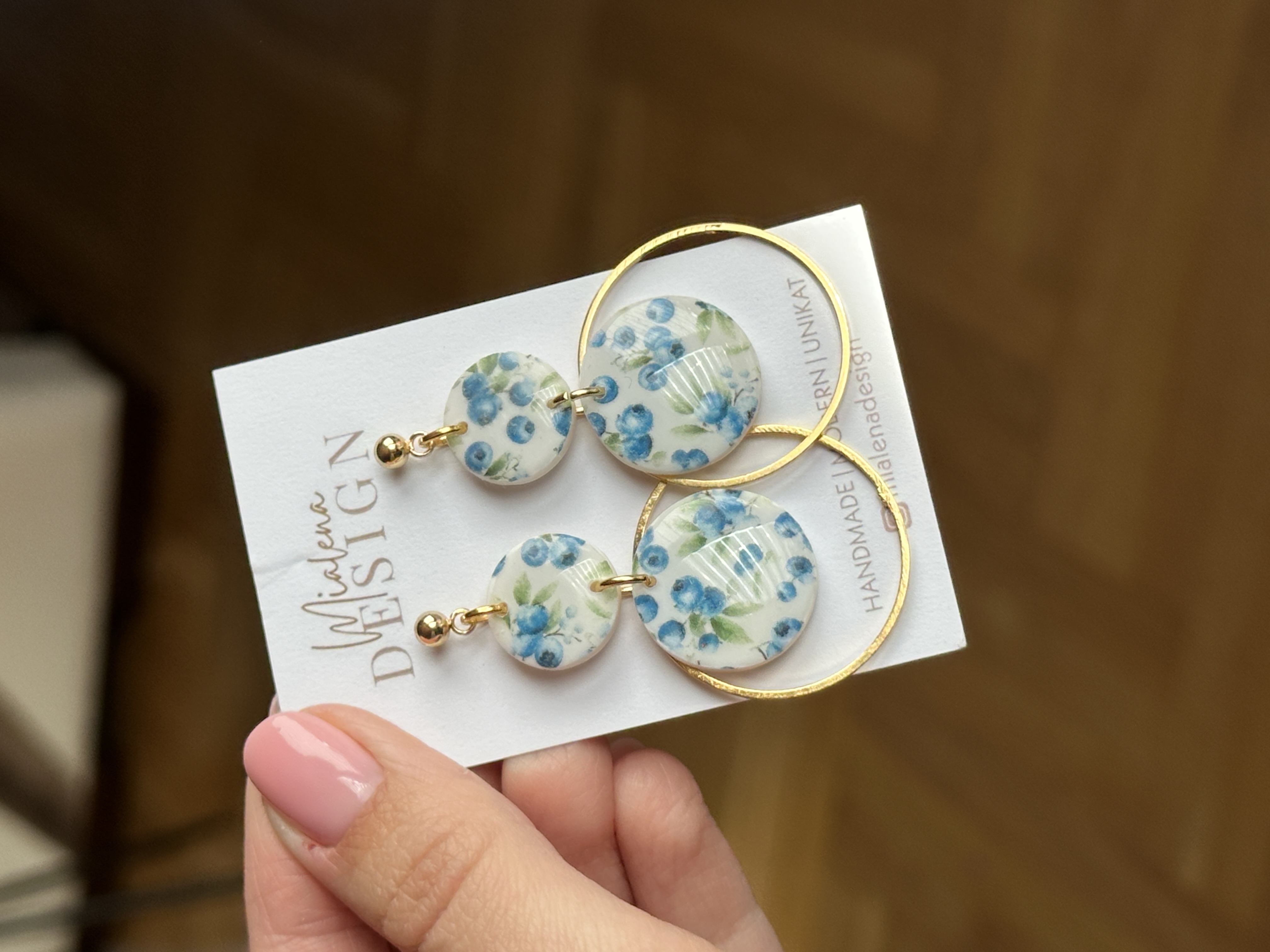 Handgemachte Ohrringe mit Blumenmuster