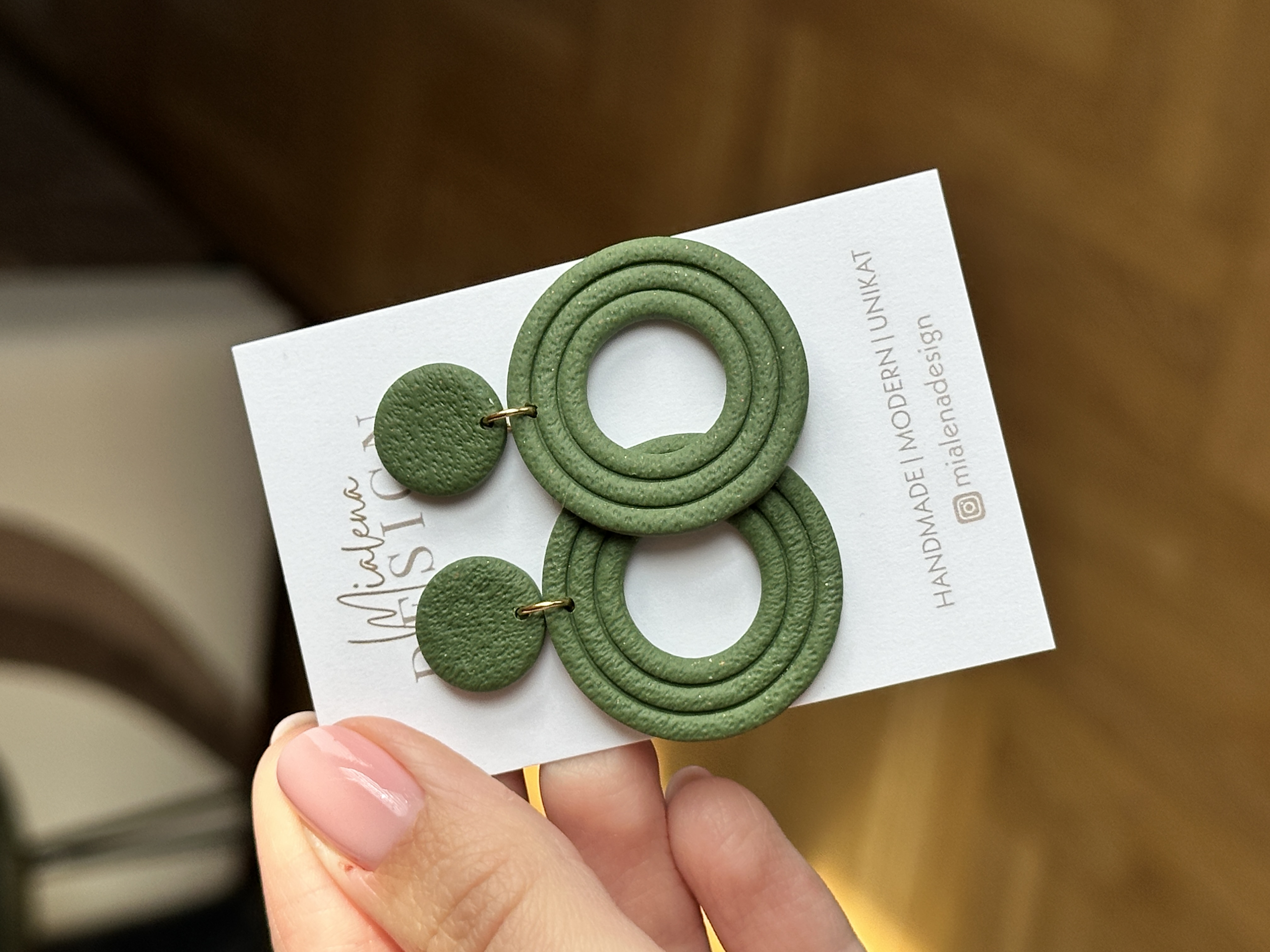 Grüne Statement-Ohrringe