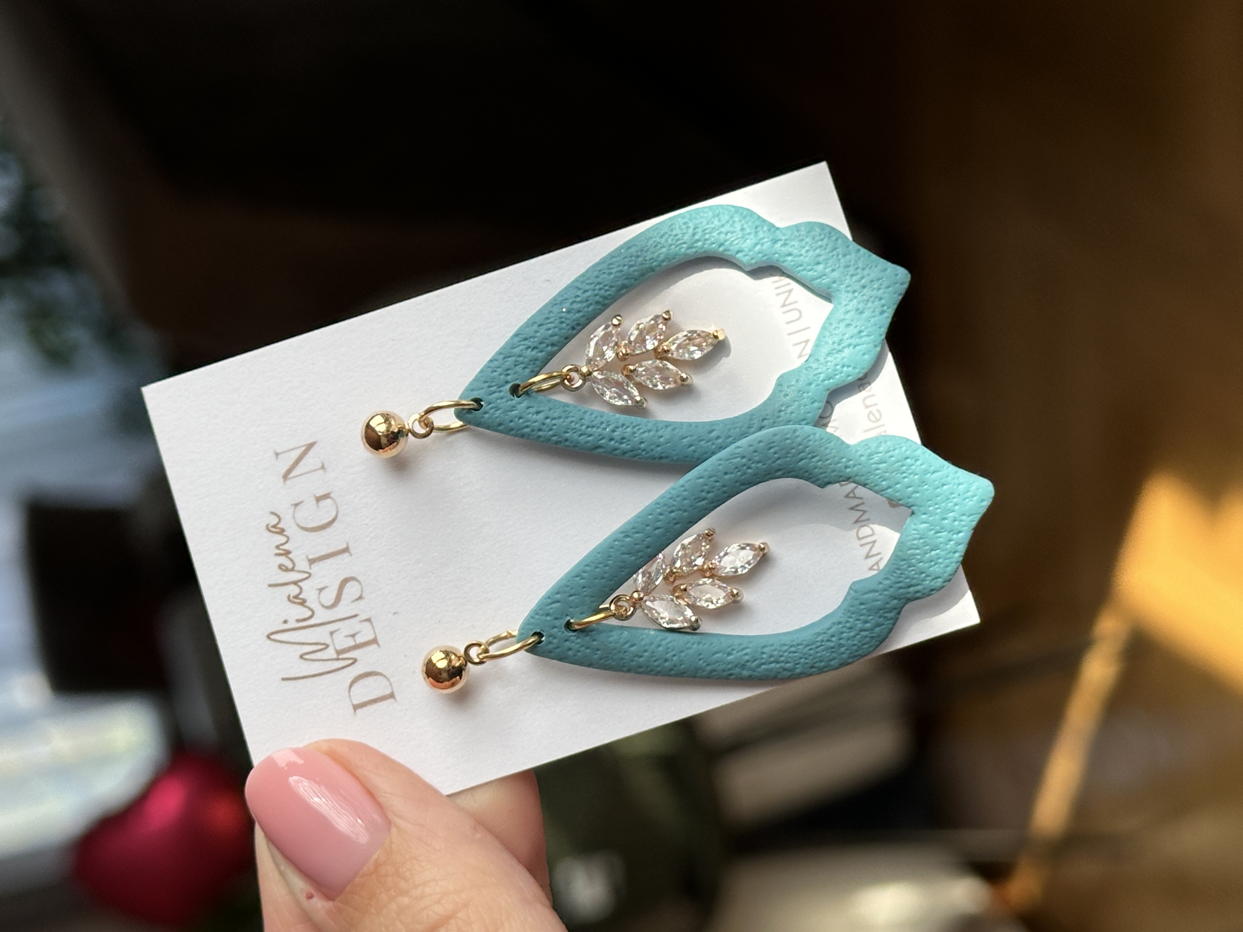 Türkisfarbene Statement-Ohrringe