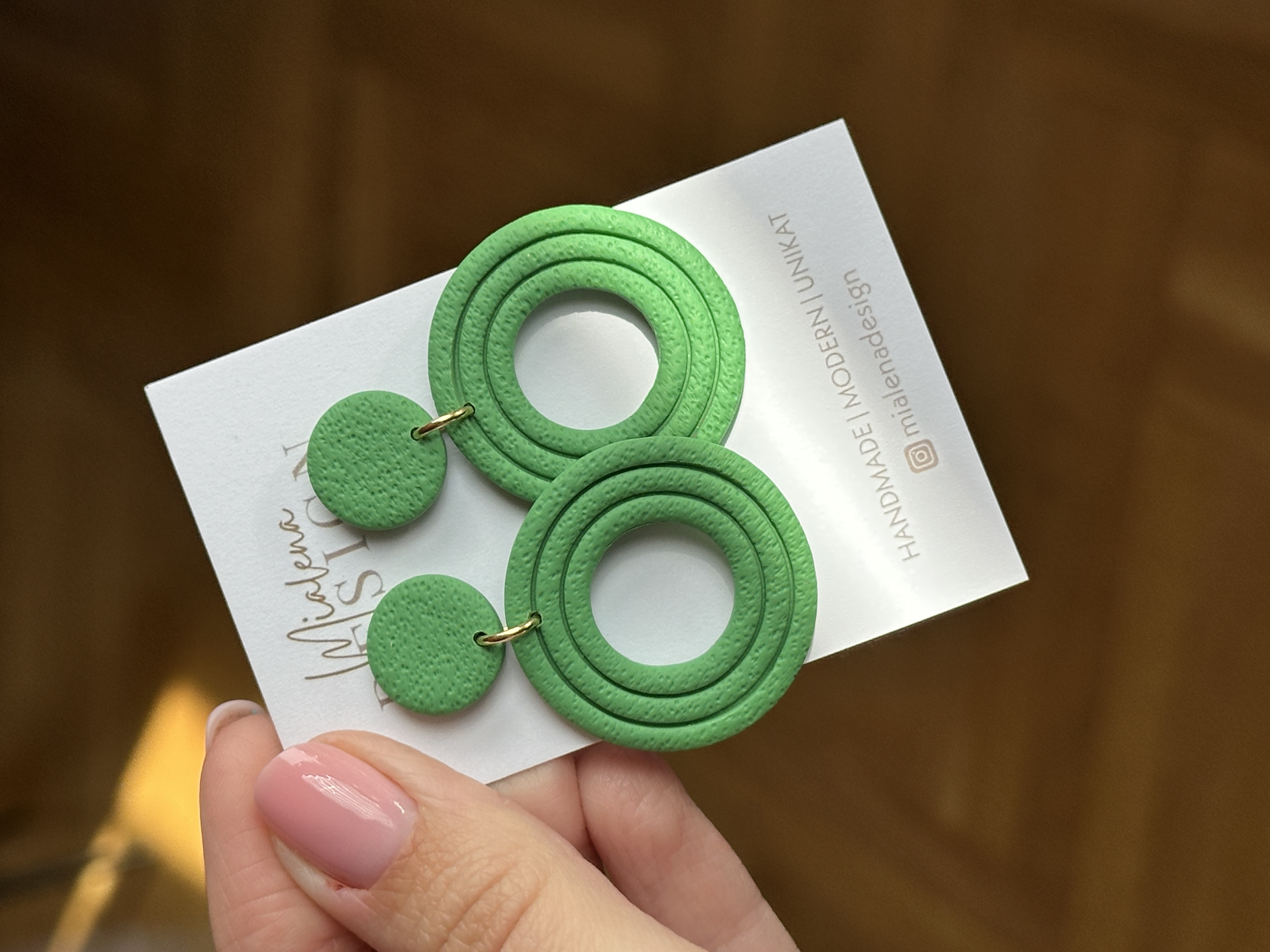 Grüne Statement-Ohrringe