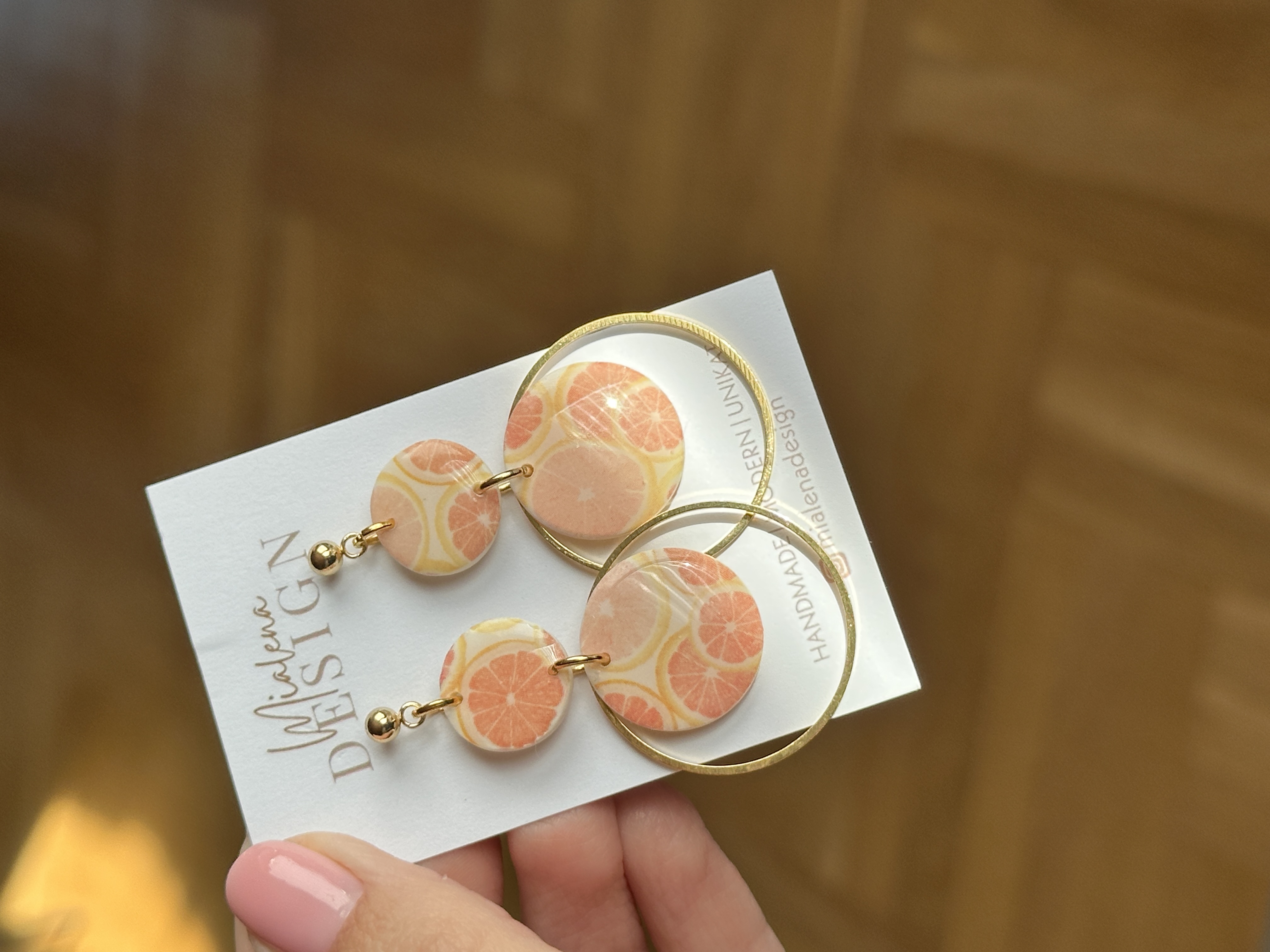 Große Statement-Ohrringe mit Grapefruit-Motiv