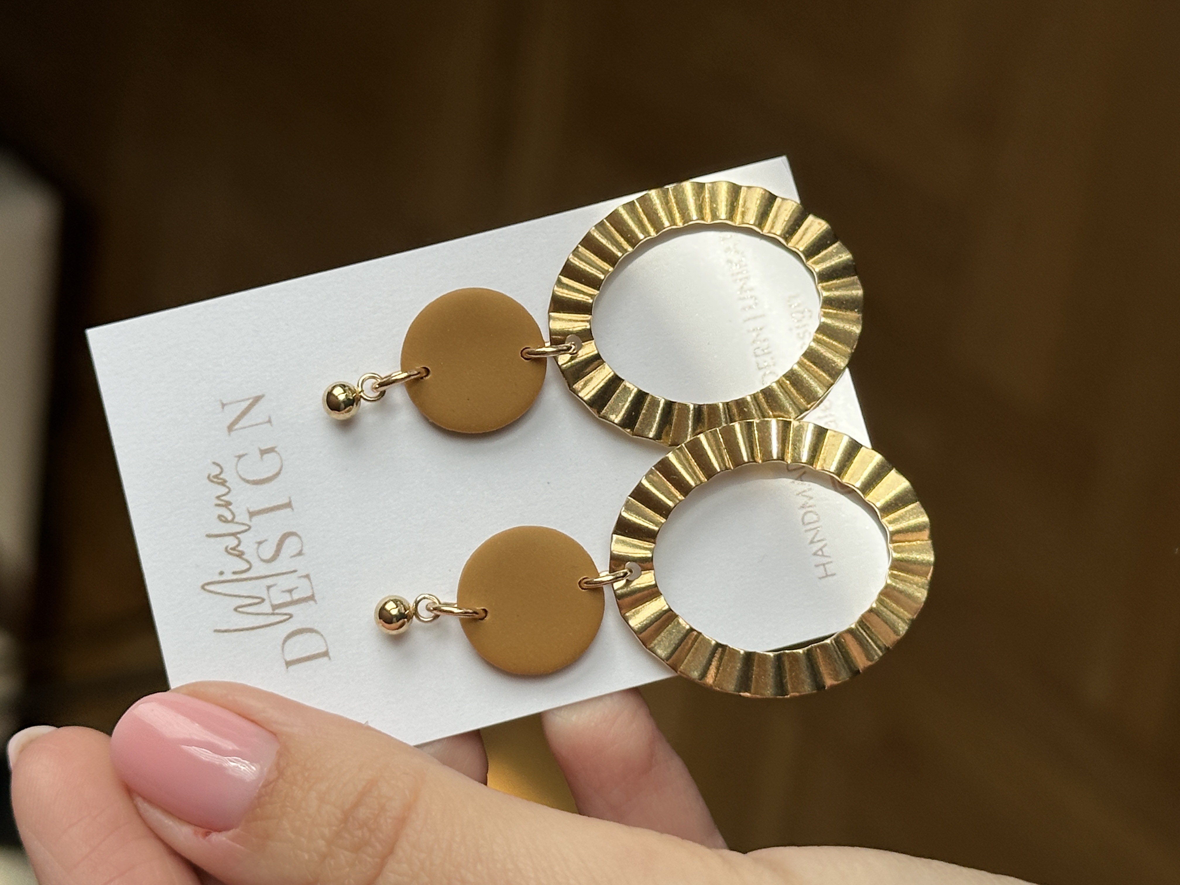 Goldene Statement-Ohrringe